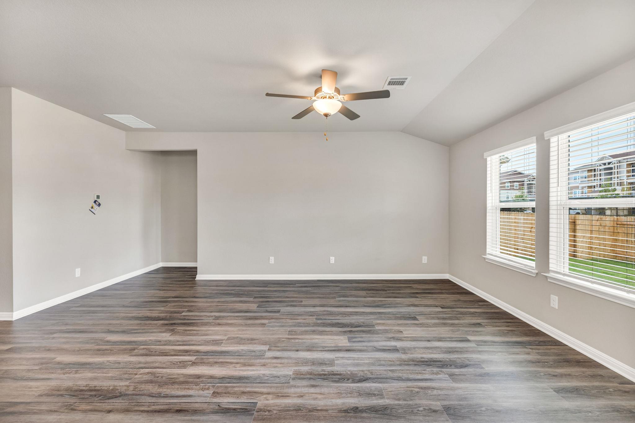 102 Greenspire Ln, Hutto, TX 78634