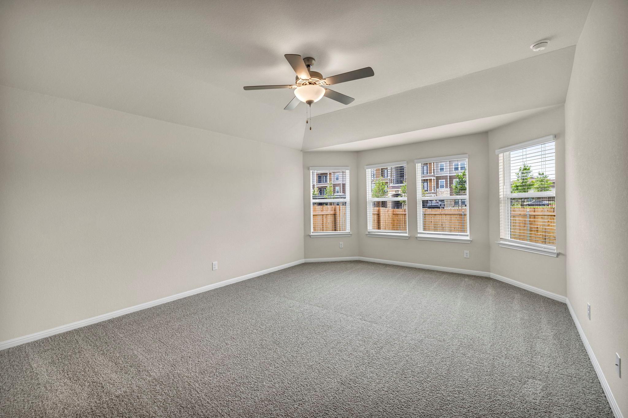 102 Greenspire Ln, Hutto, TX 78634