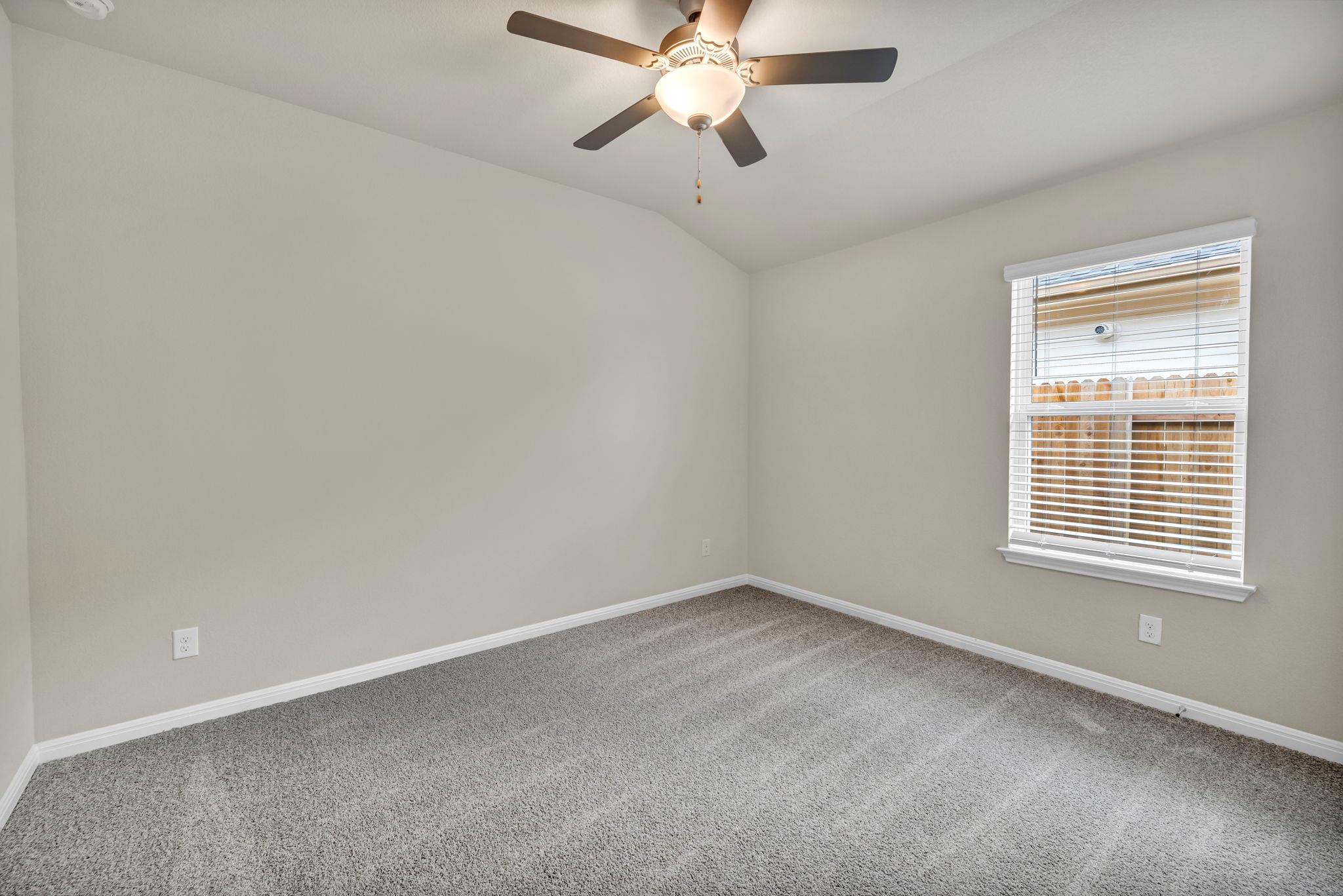 102 Greenspire Ln, Hutto, TX 78634