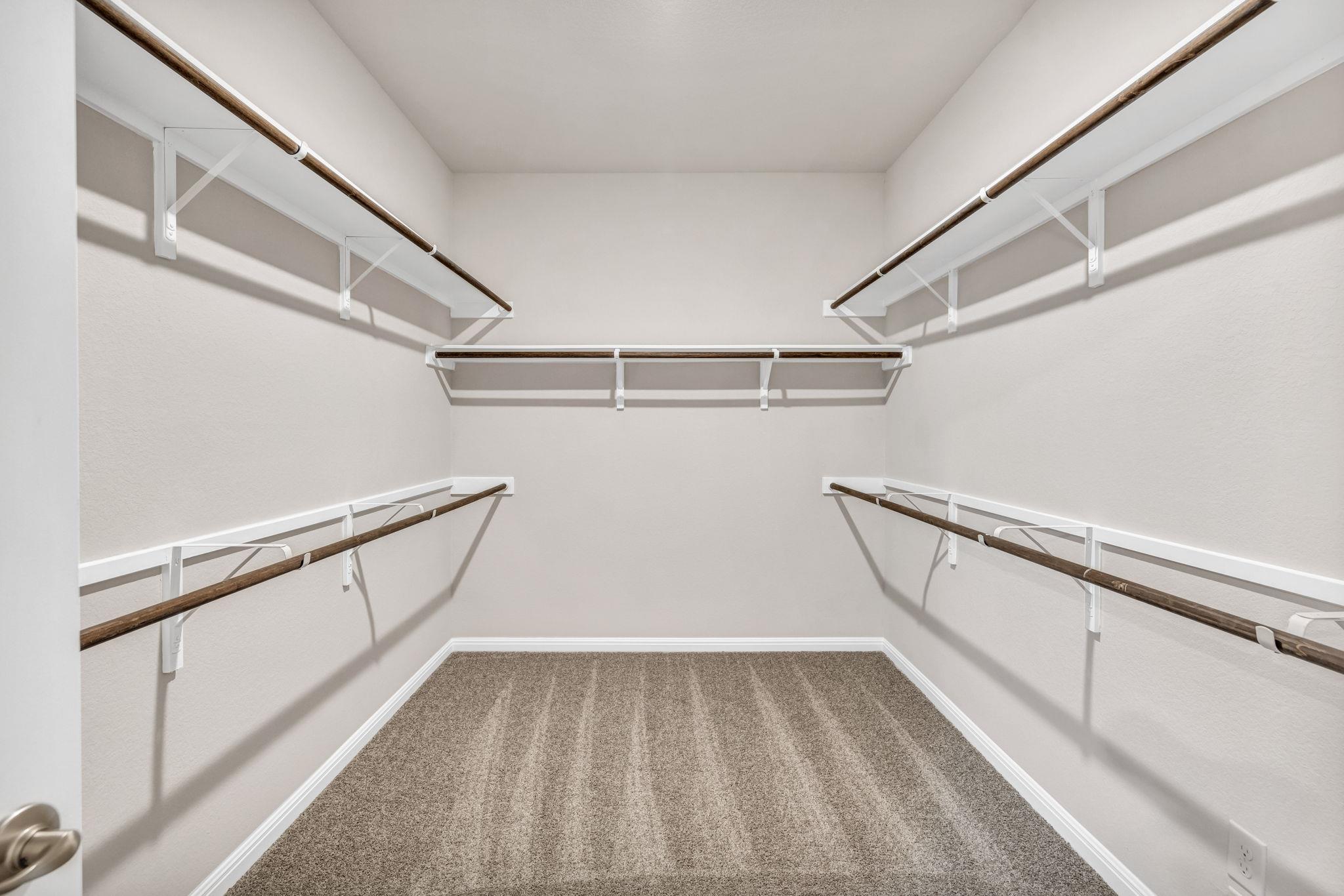 102 Greenspire Ln, Hutto, TX 78634