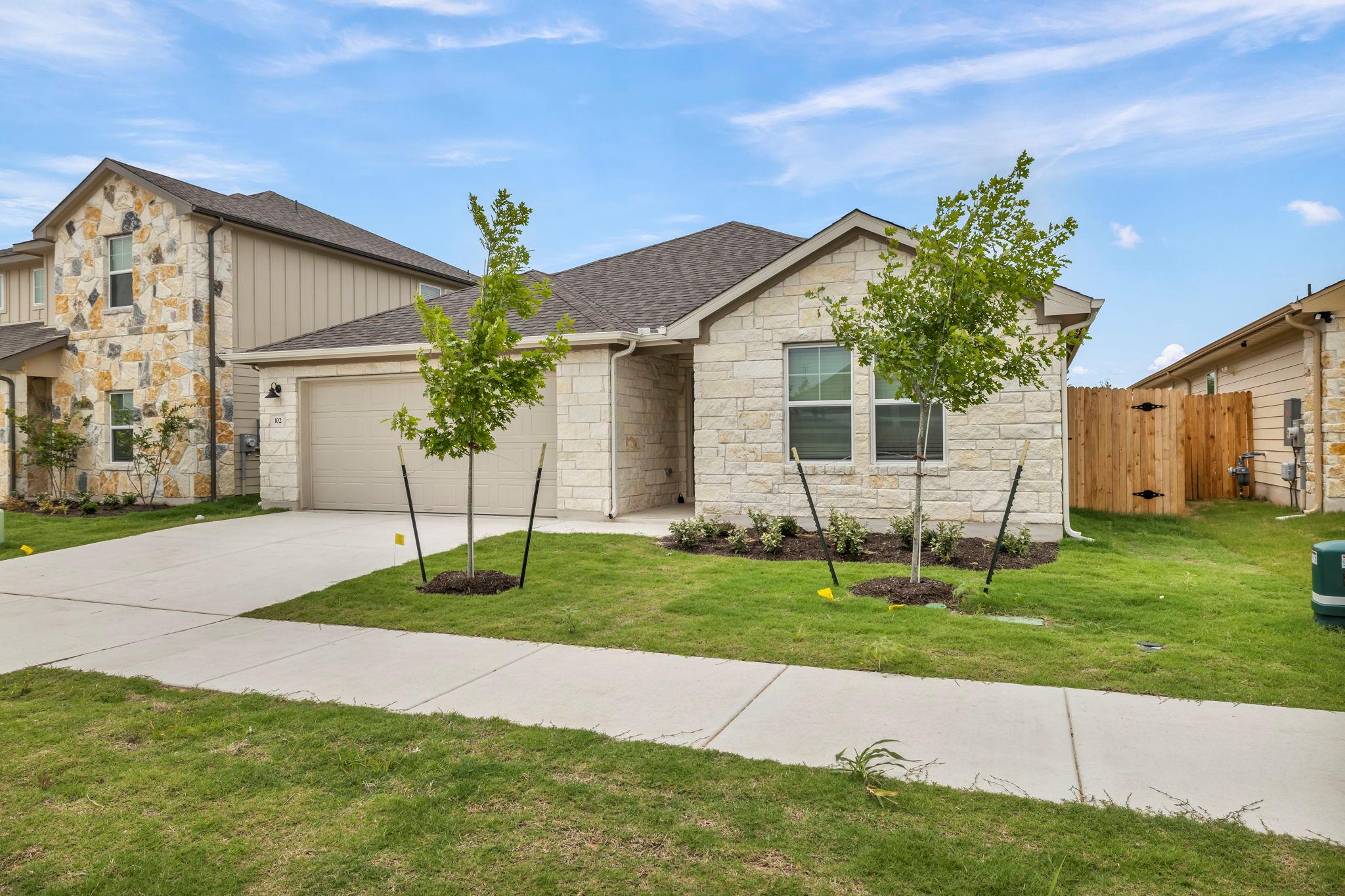 102 Greenspire Ln, Hutto, TX 78634