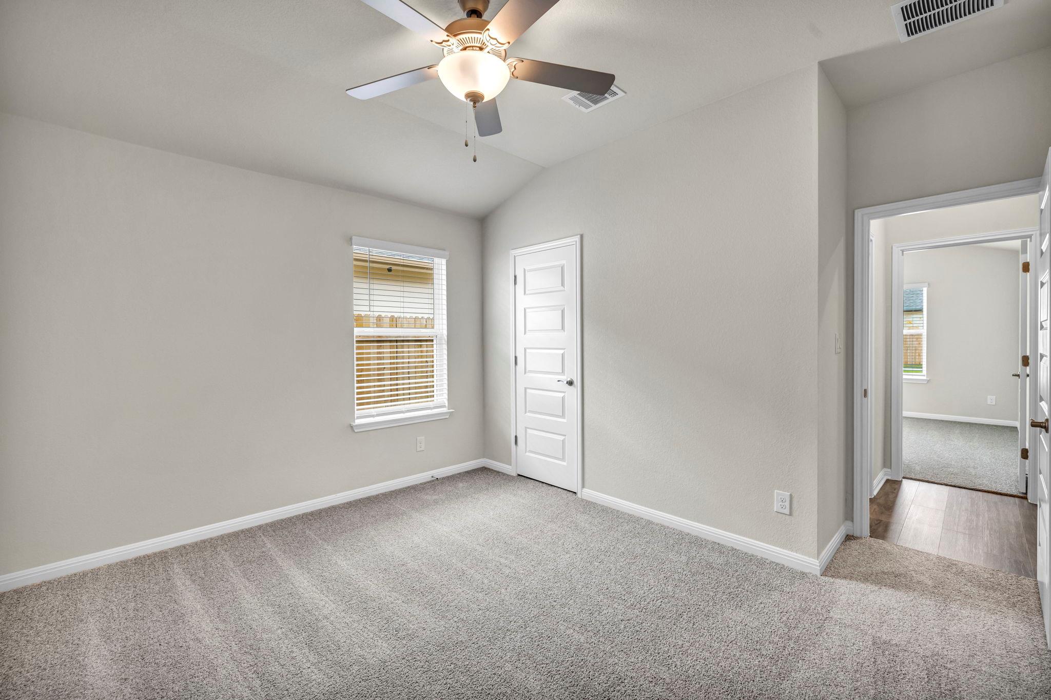 102 Greenspire Ln, Hutto, TX 78634