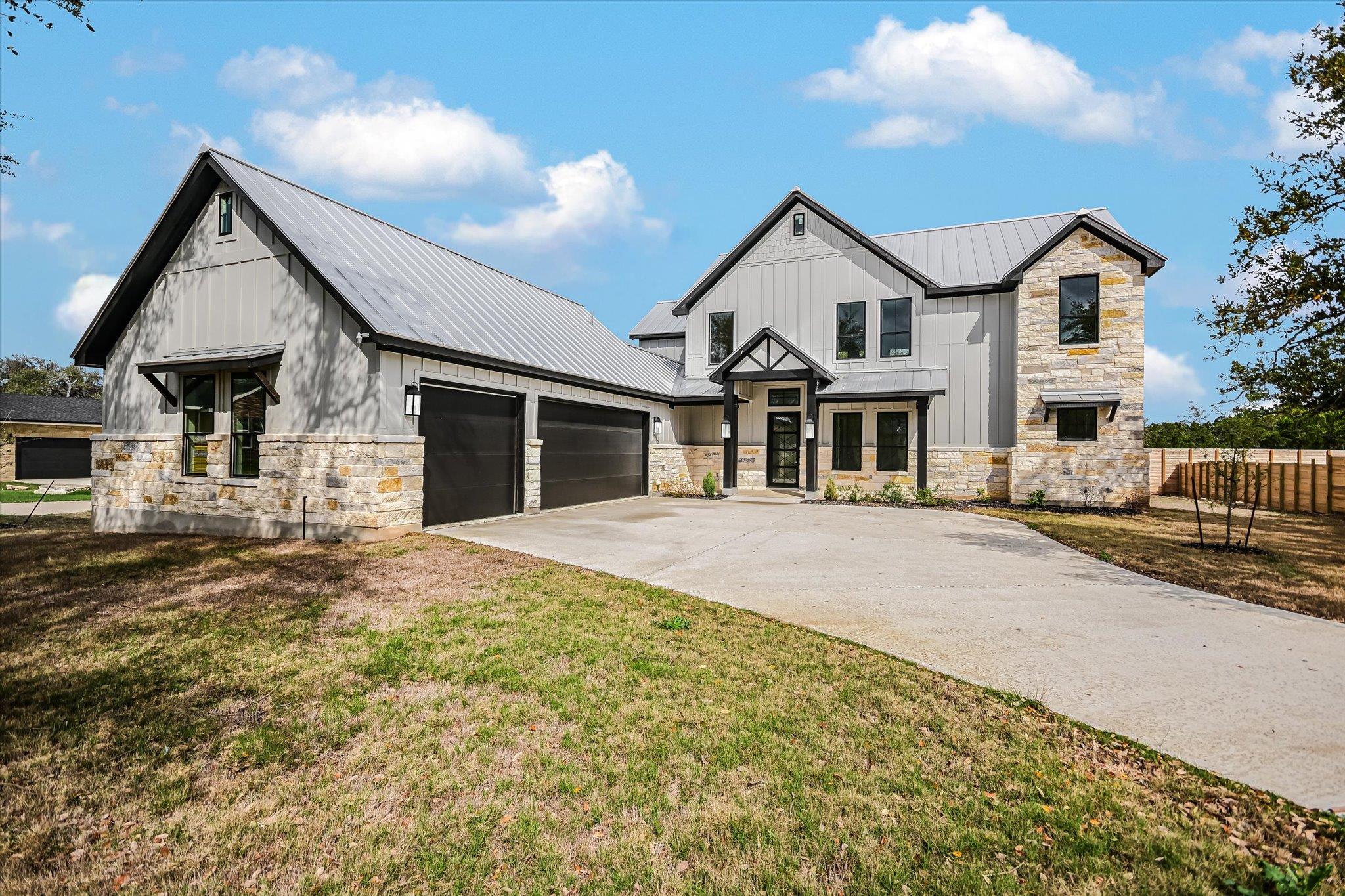 1 Squaw Circle Cir, Wimberley, TX 78676