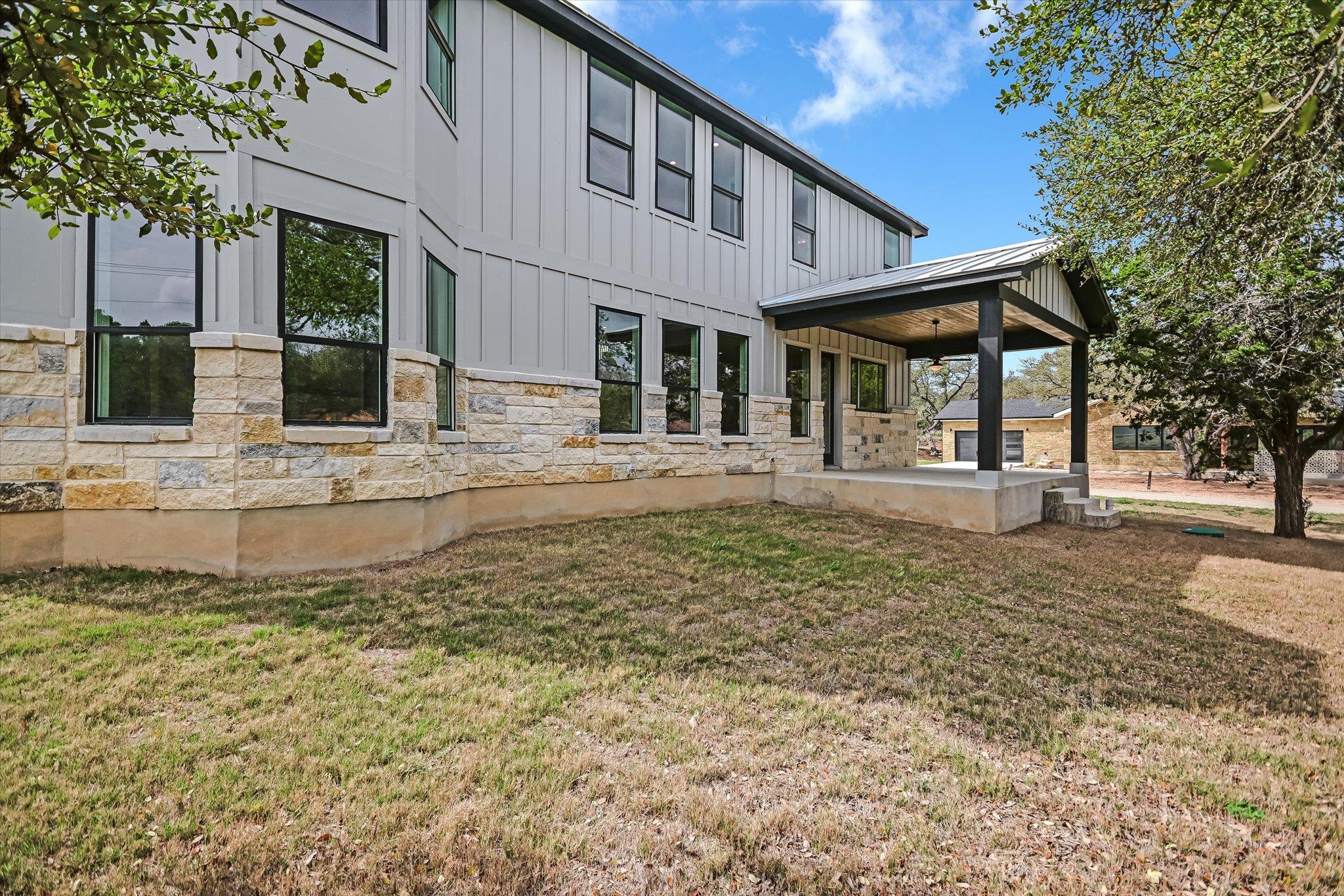 1 Squaw Circle Cir, Wimberley, TX 78676