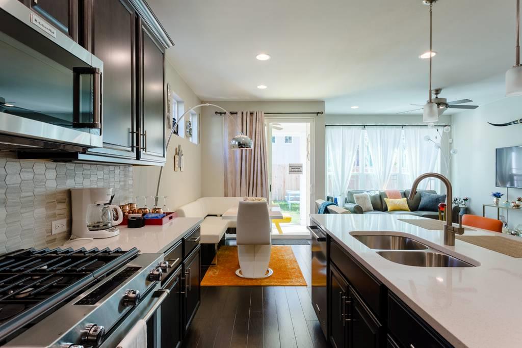 807 E 16th St # A & B, Austin, TX 78702