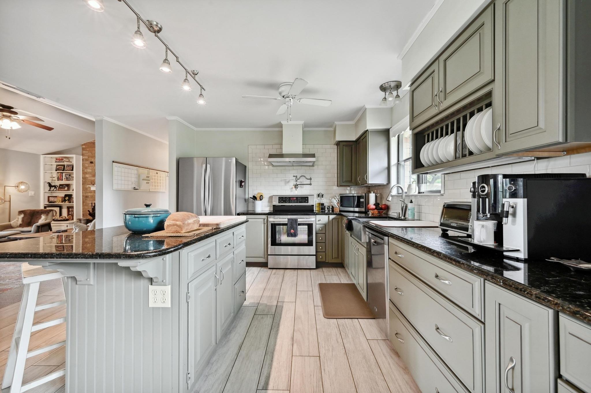 9209 Rock Way Dr, Austin, TX 78736