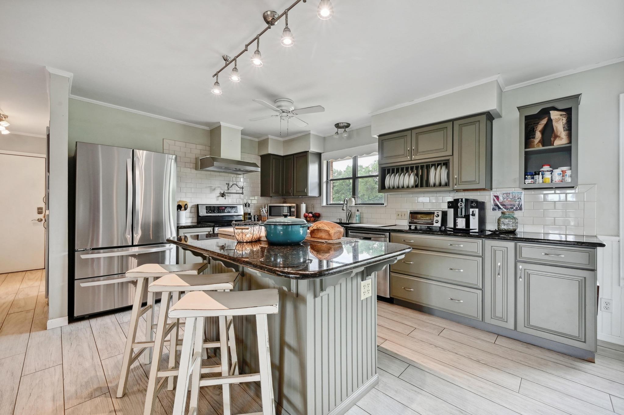 9209 Rock Way Dr, Austin, TX 78736