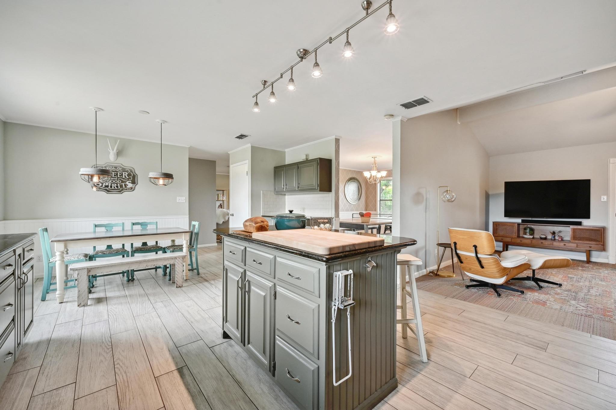 9209 Rock Way Dr, Austin, TX 78736