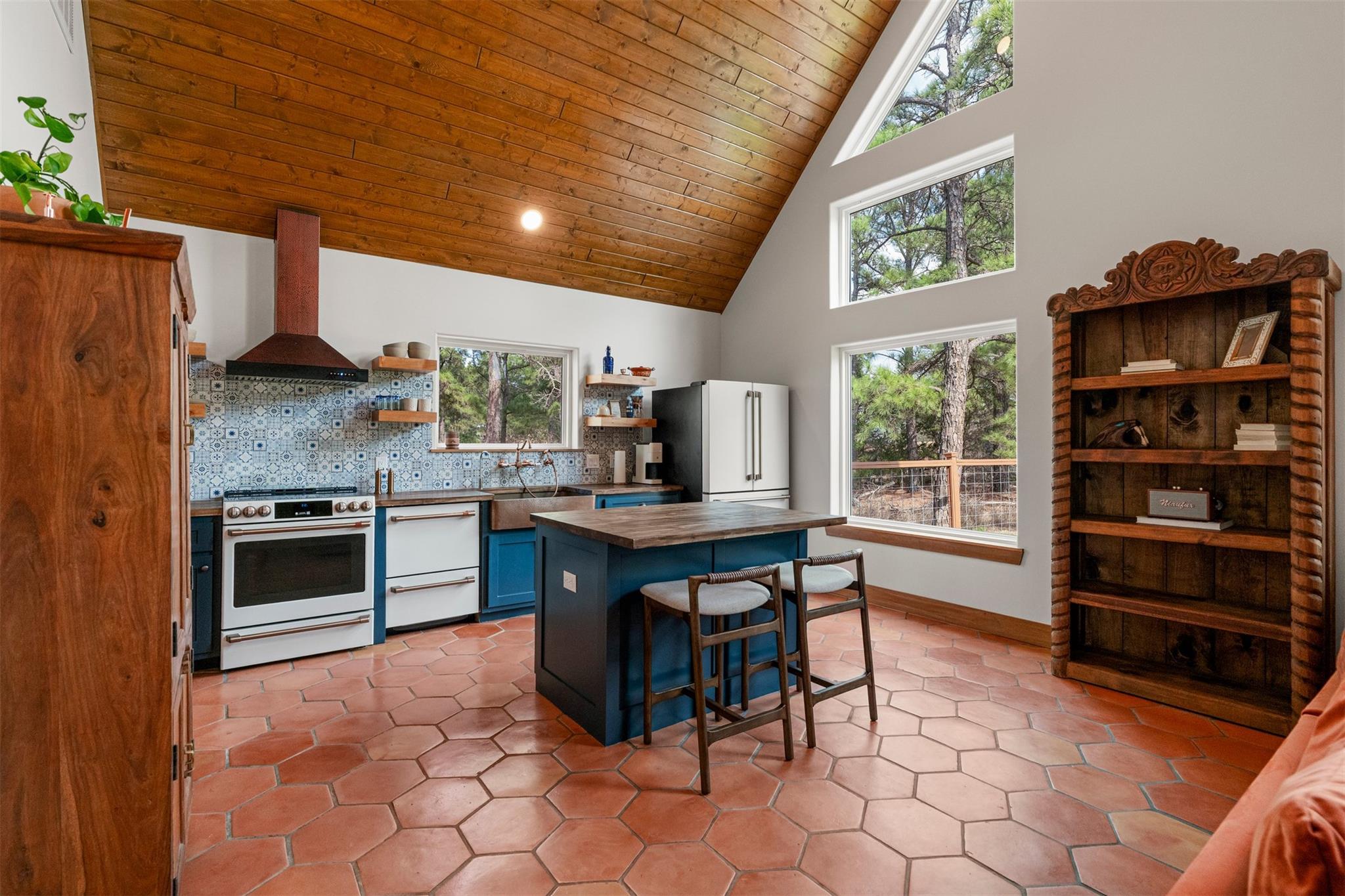 122 Mokolii Ct, Bastrop, TX 78602