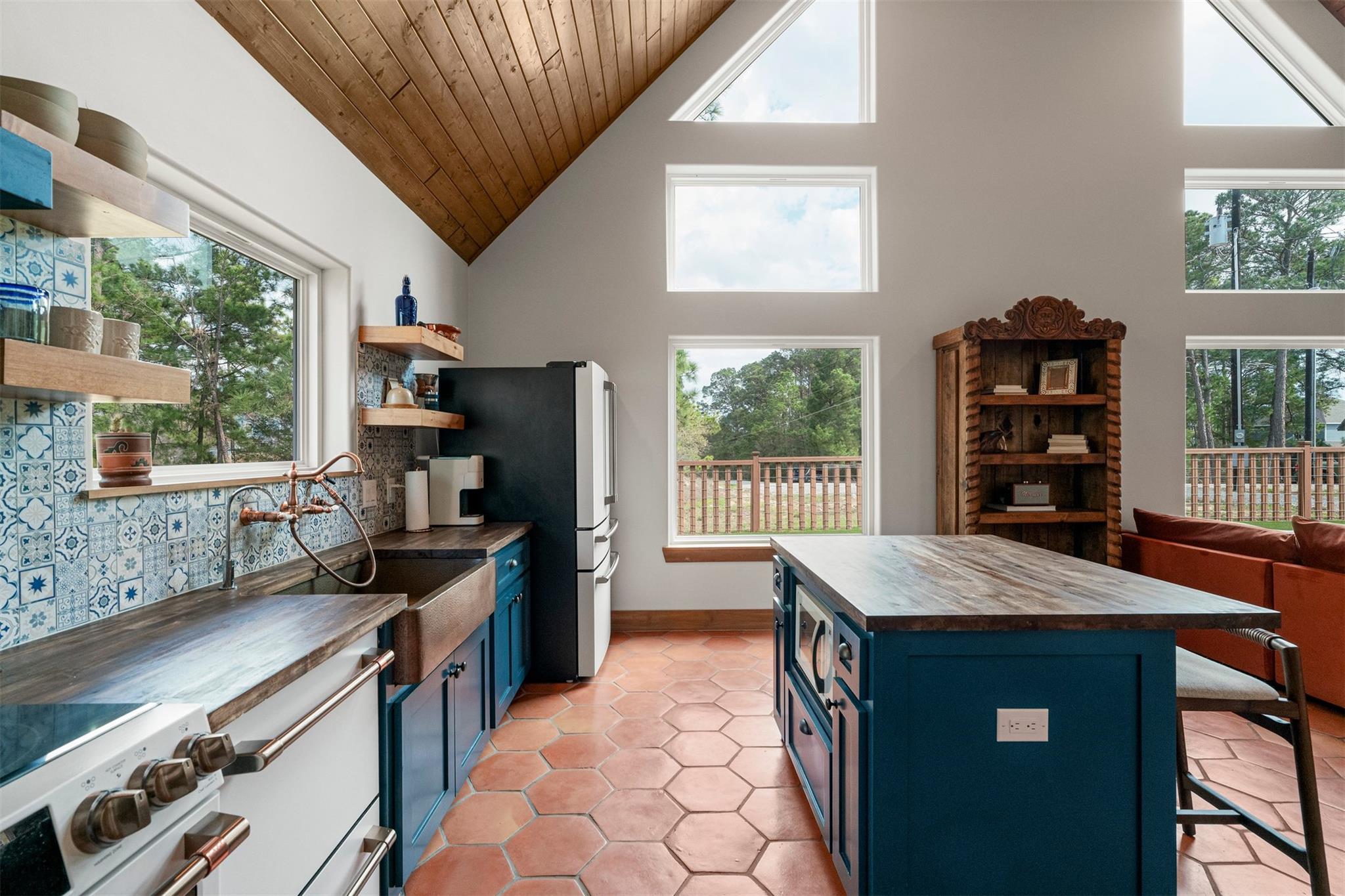 122 Mokolii Ct, Bastrop, TX 78602