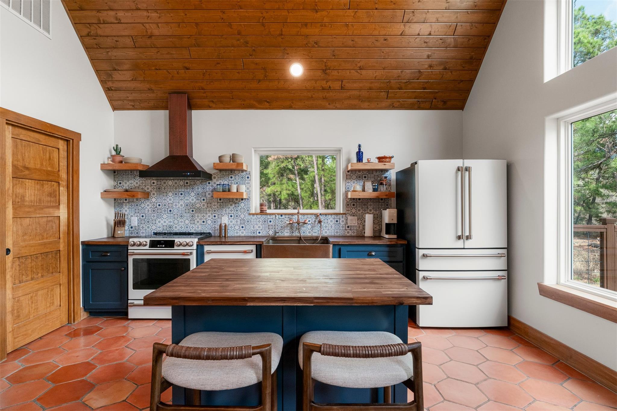 122 Mokolii Ct, Bastrop, TX 78602