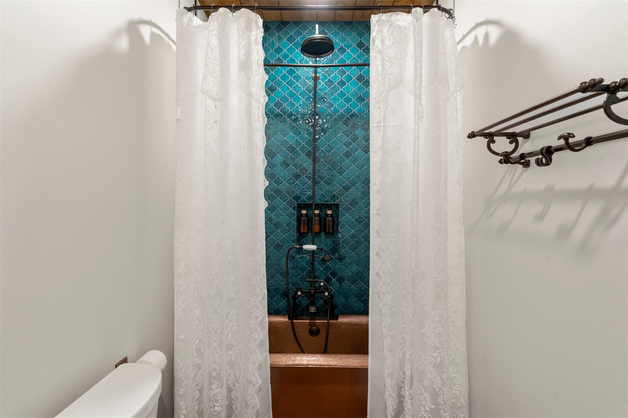 122 Mokolii Ct, Bastrop, TX 78602