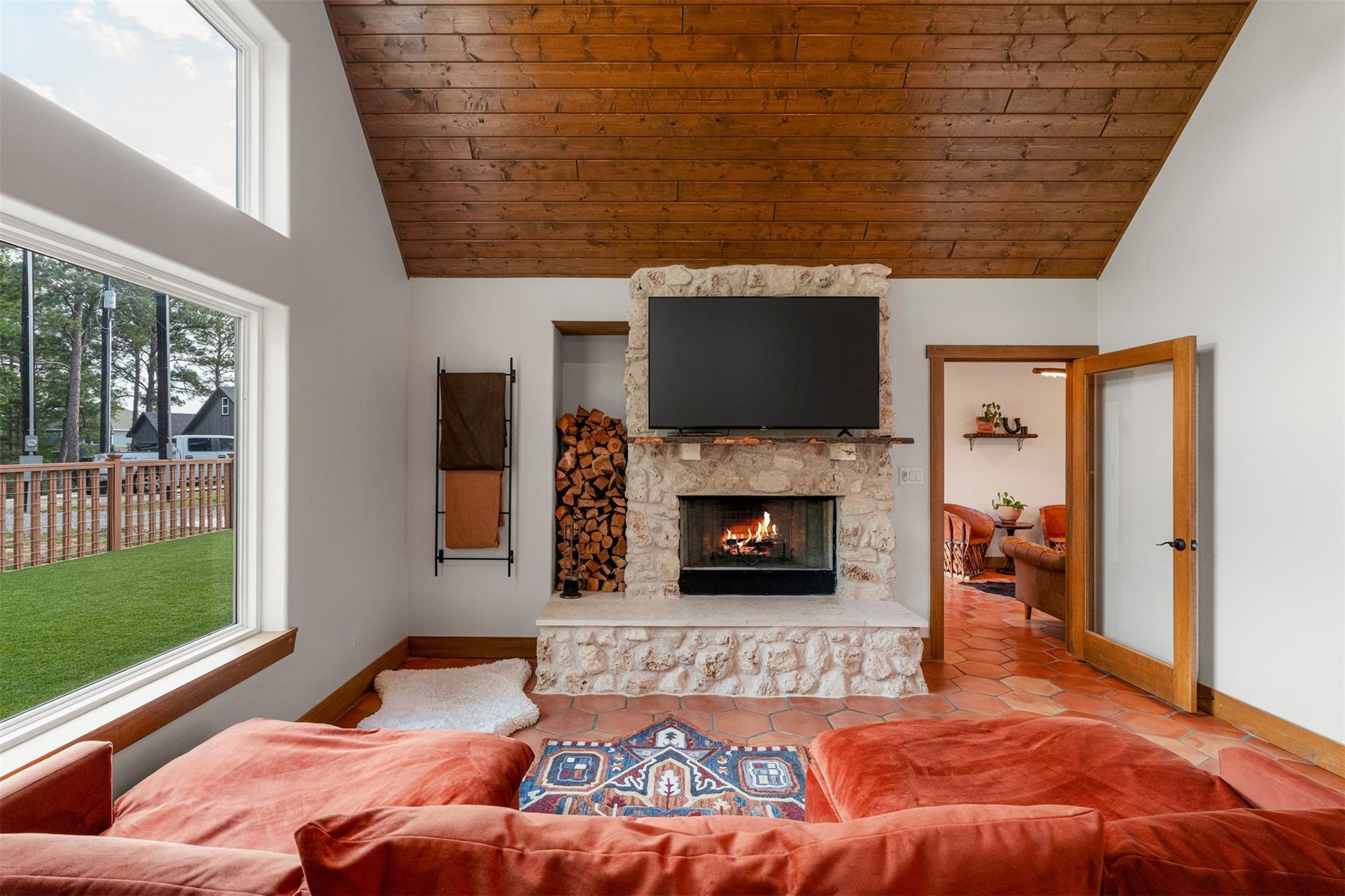 122 Mokolii Ct, Bastrop, TX 78602