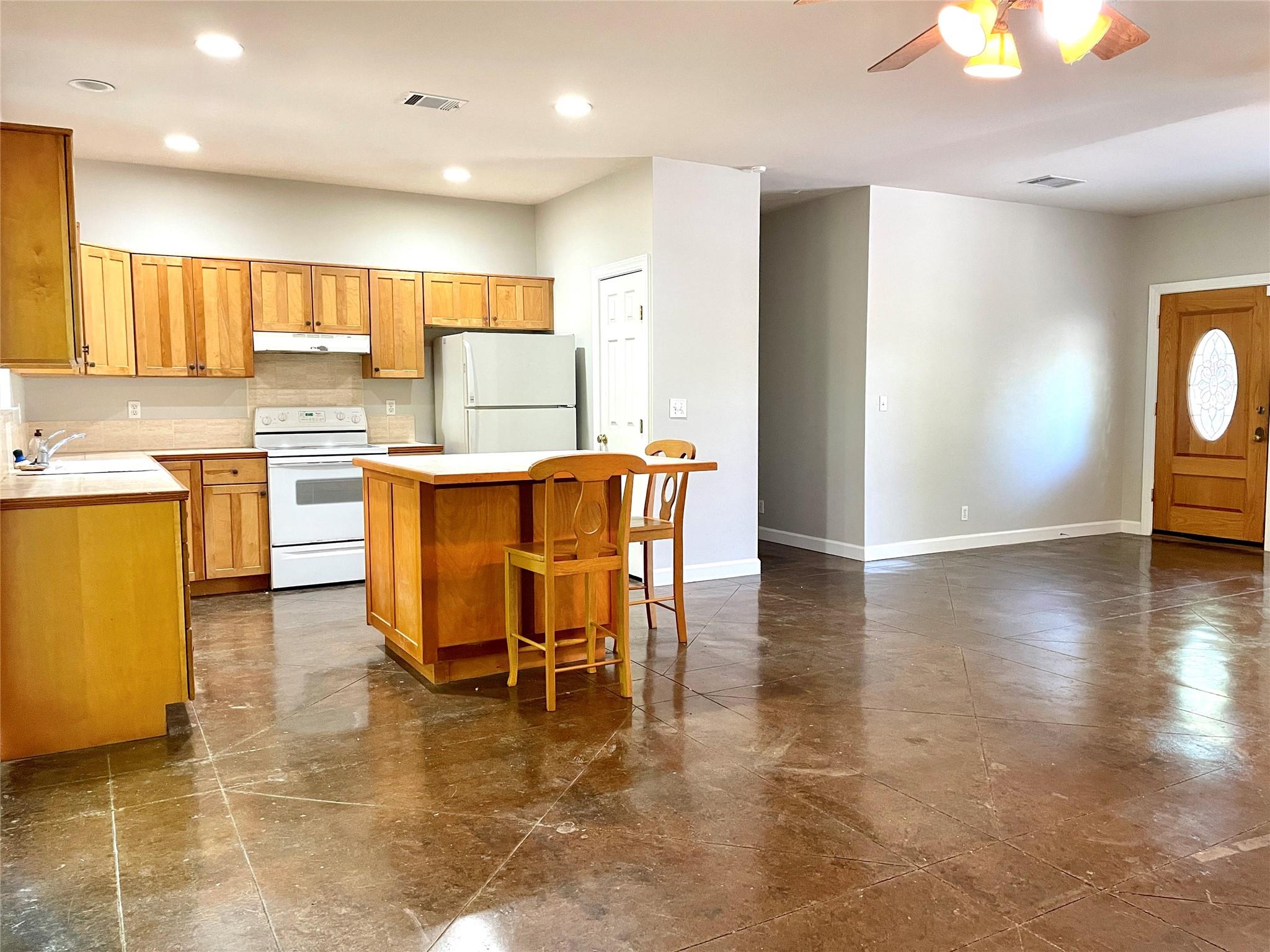 104 BERMUDA Dr, Manchaca, TX 78652