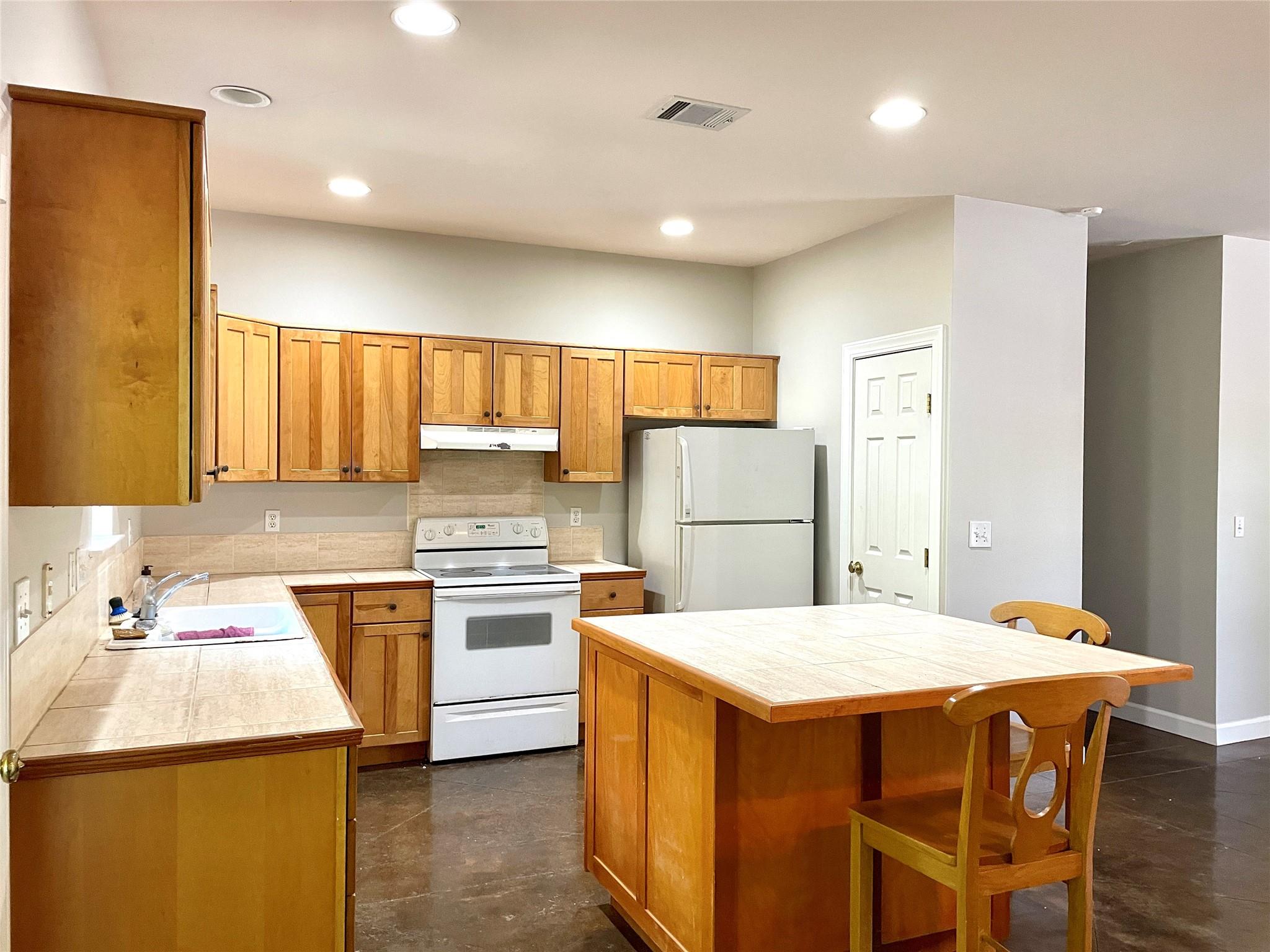 104 BERMUDA Dr, Manchaca, TX 78652