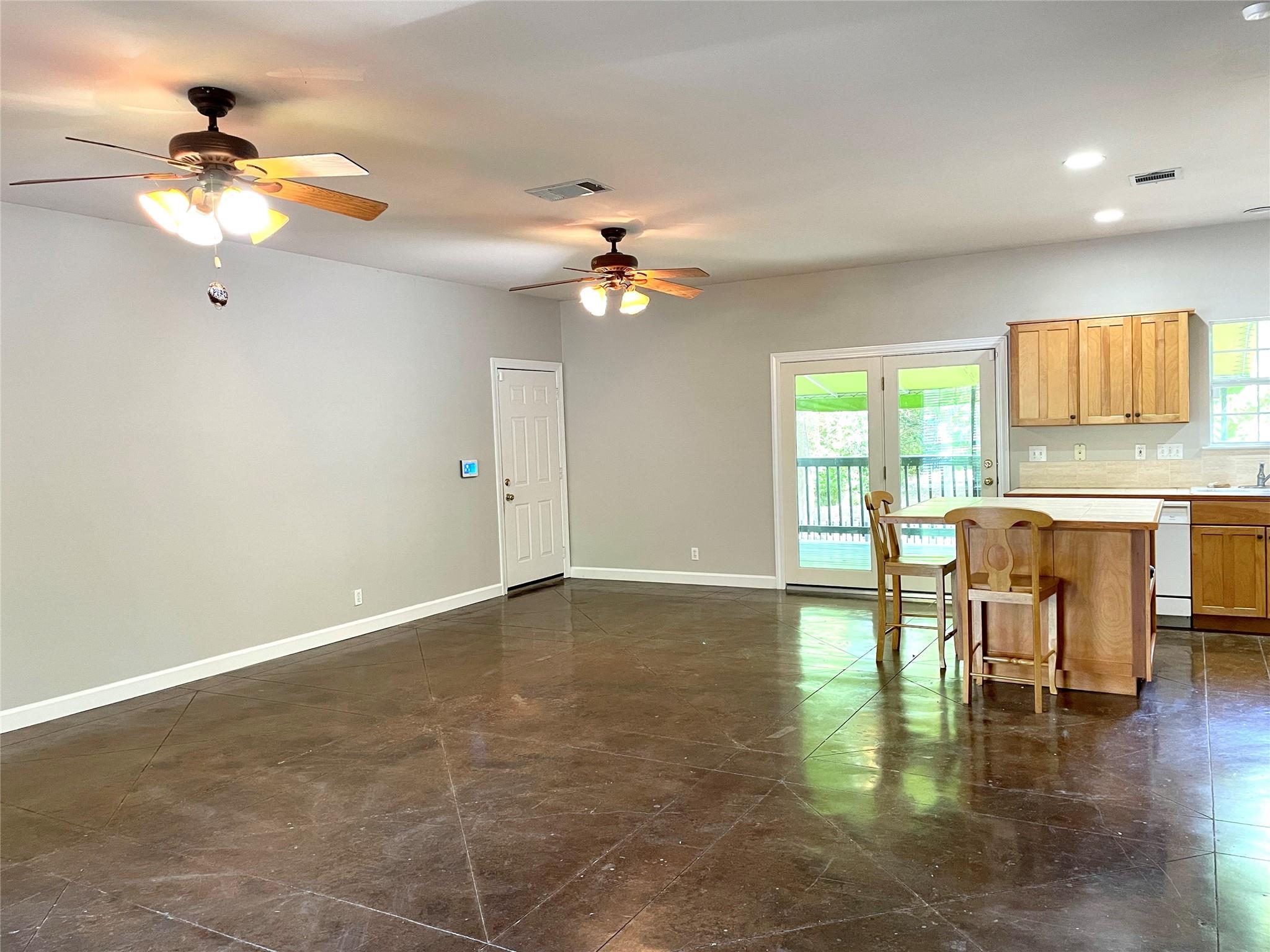 104 BERMUDA Dr, Manchaca, TX 78652