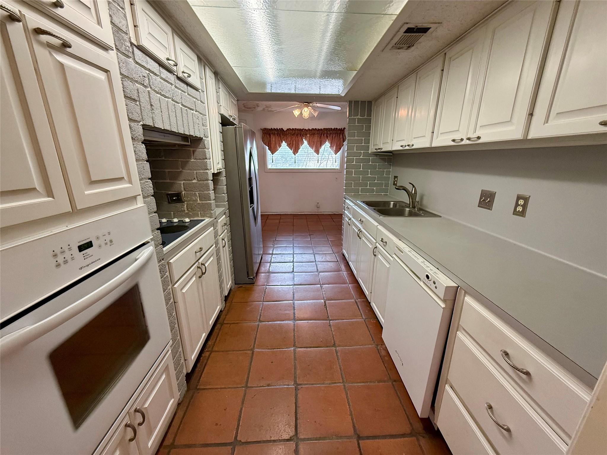 8402 Candelaria Dr, Austin, TX 78737