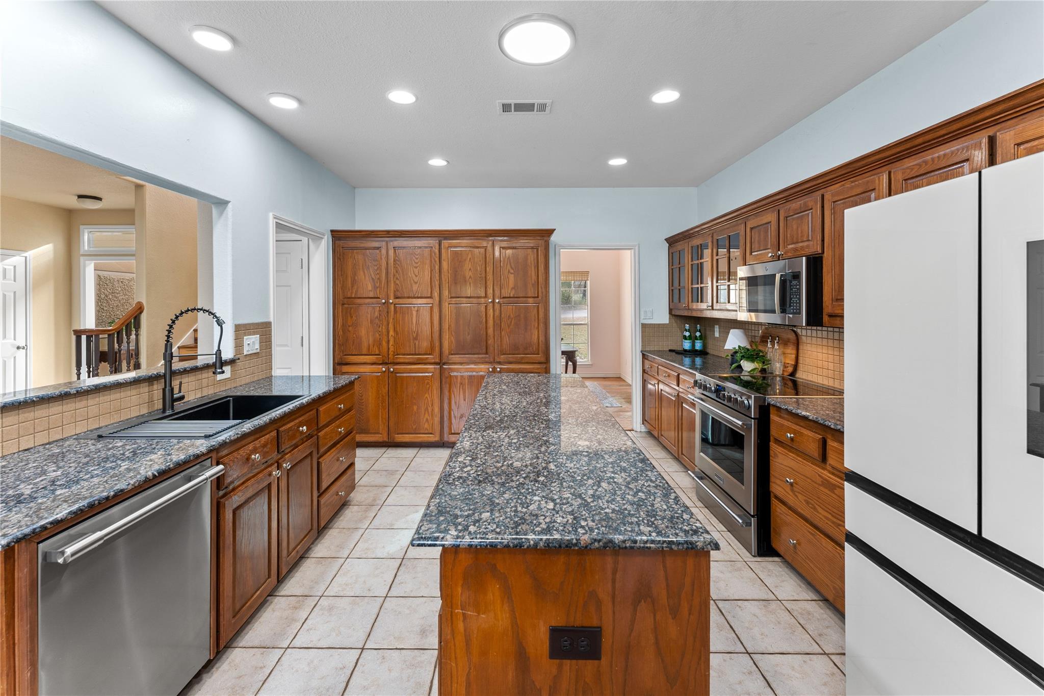 1060 Great Oaks Dr, Salado, TX 76571