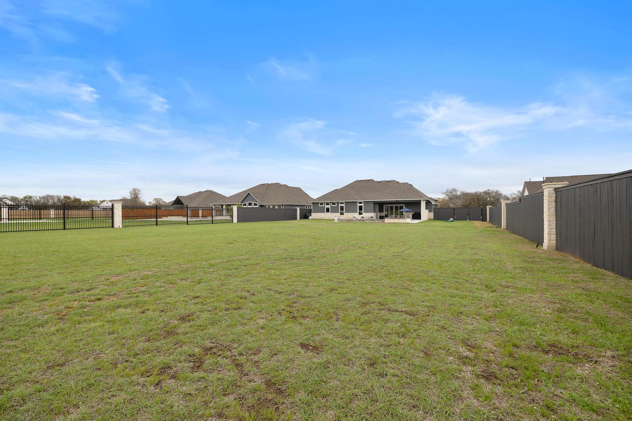 153 McNaughton Dr, Liberty Hill, TX 78642