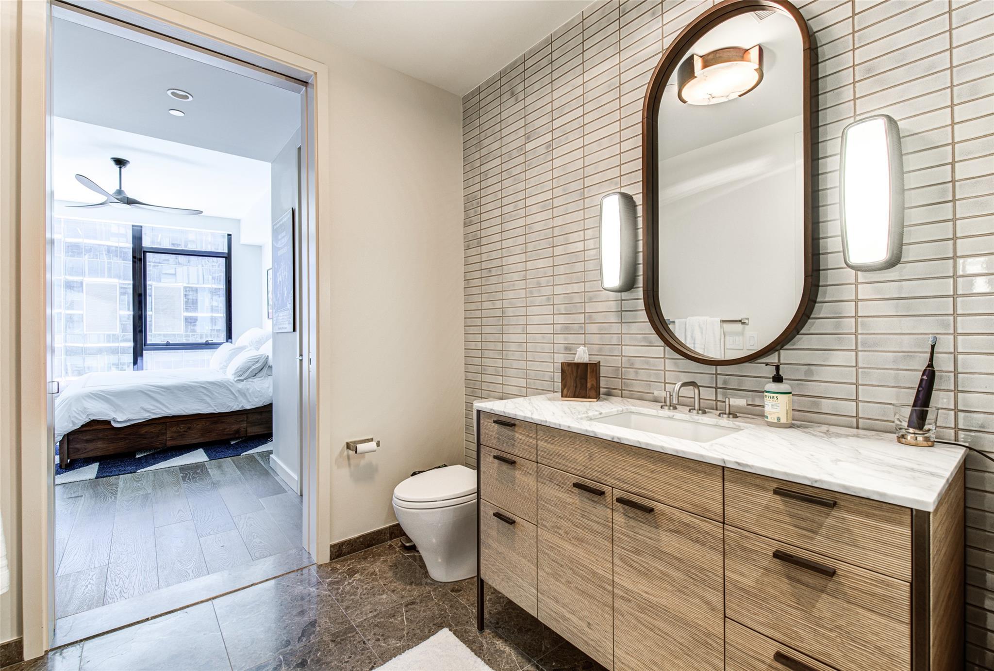 202 Nueces St # 2204, Austin, TX 78701