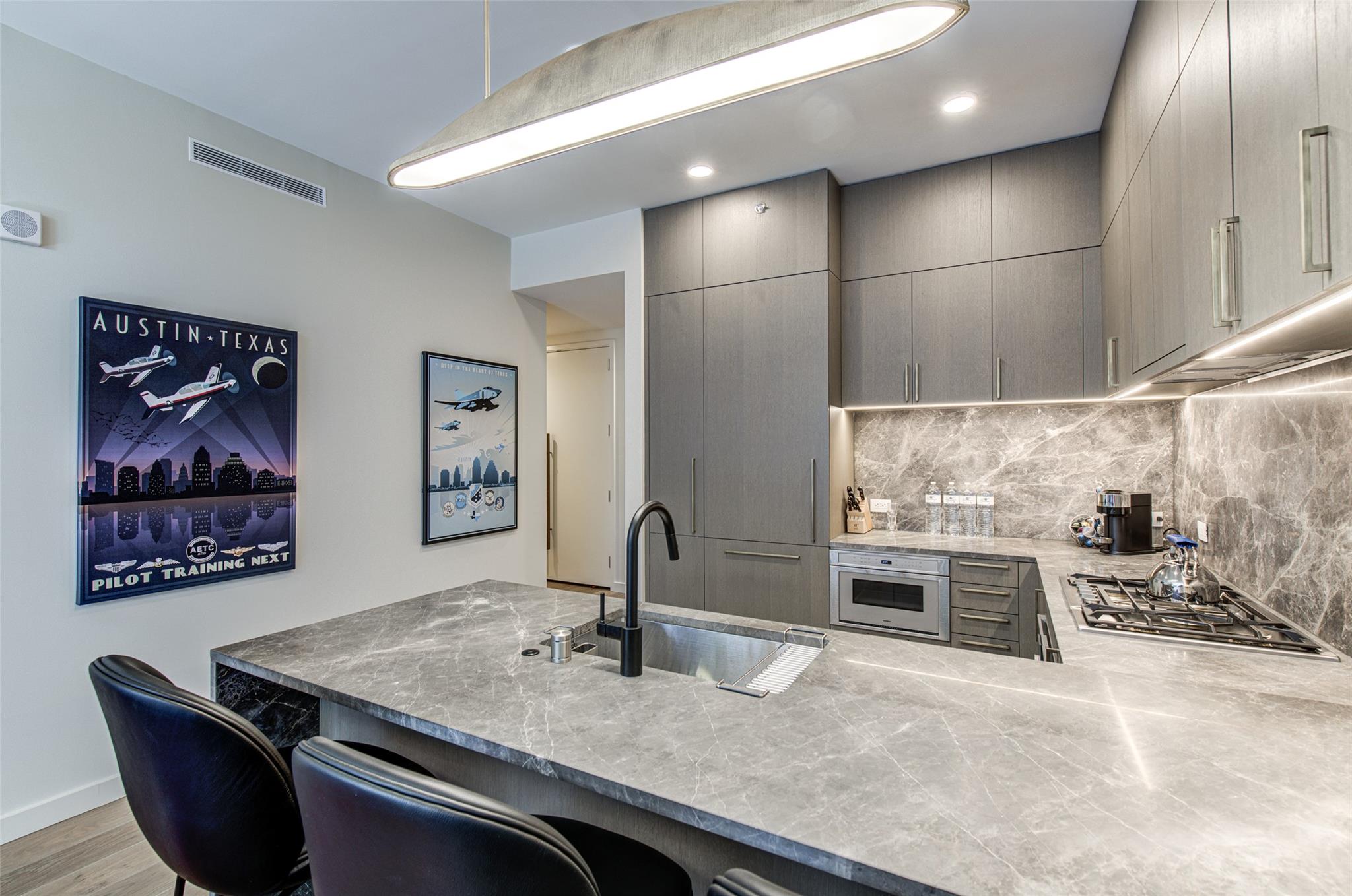 202 Nueces St # 2204, Austin, TX 78701