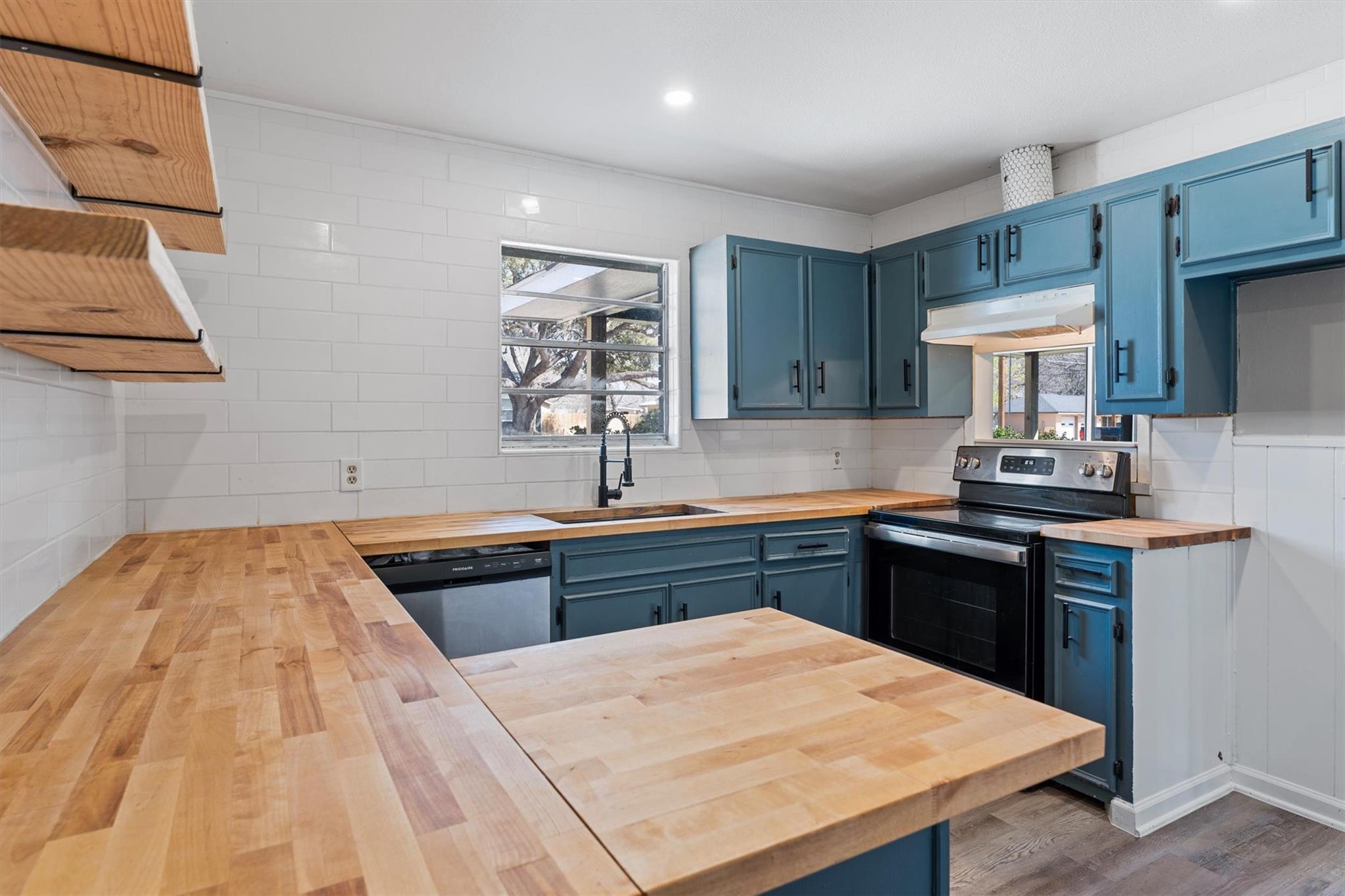 1106 Hackberry Dr, Marble Falls, TX 78654