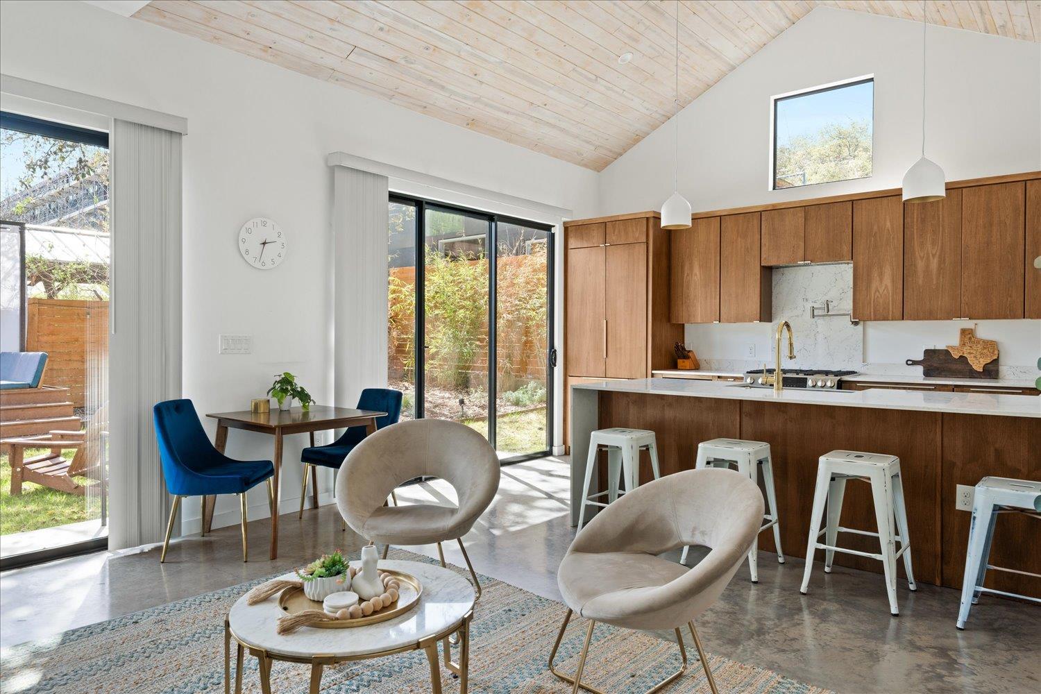 2214 S 3rd St # B, Austin, TX 78704