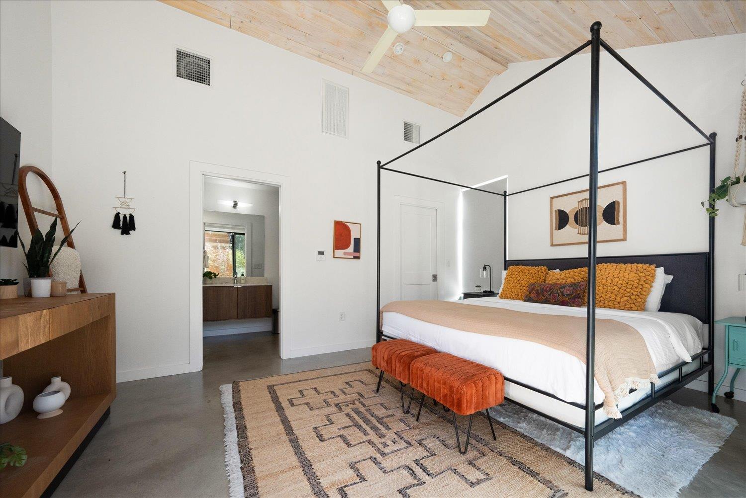 2214 S 3rd St # B, Austin, TX 78704