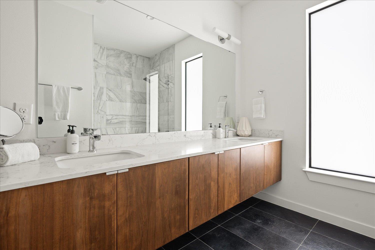 2214 S 3rd St # B, Austin, TX 78704