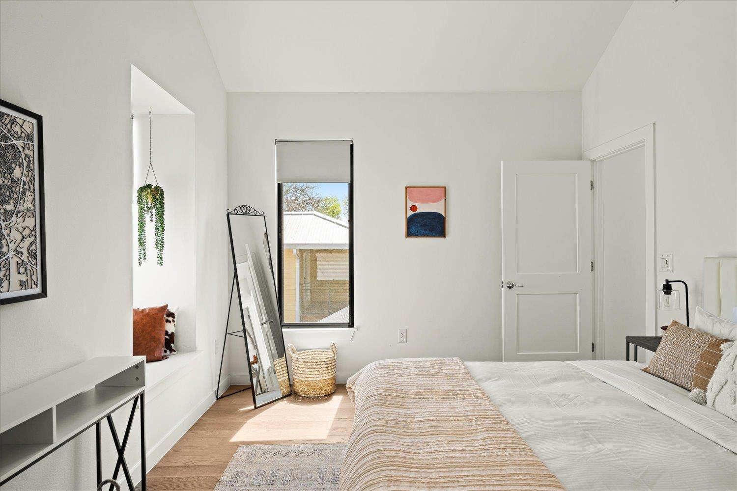 2214 S 3rd St # B, Austin, TX 78704