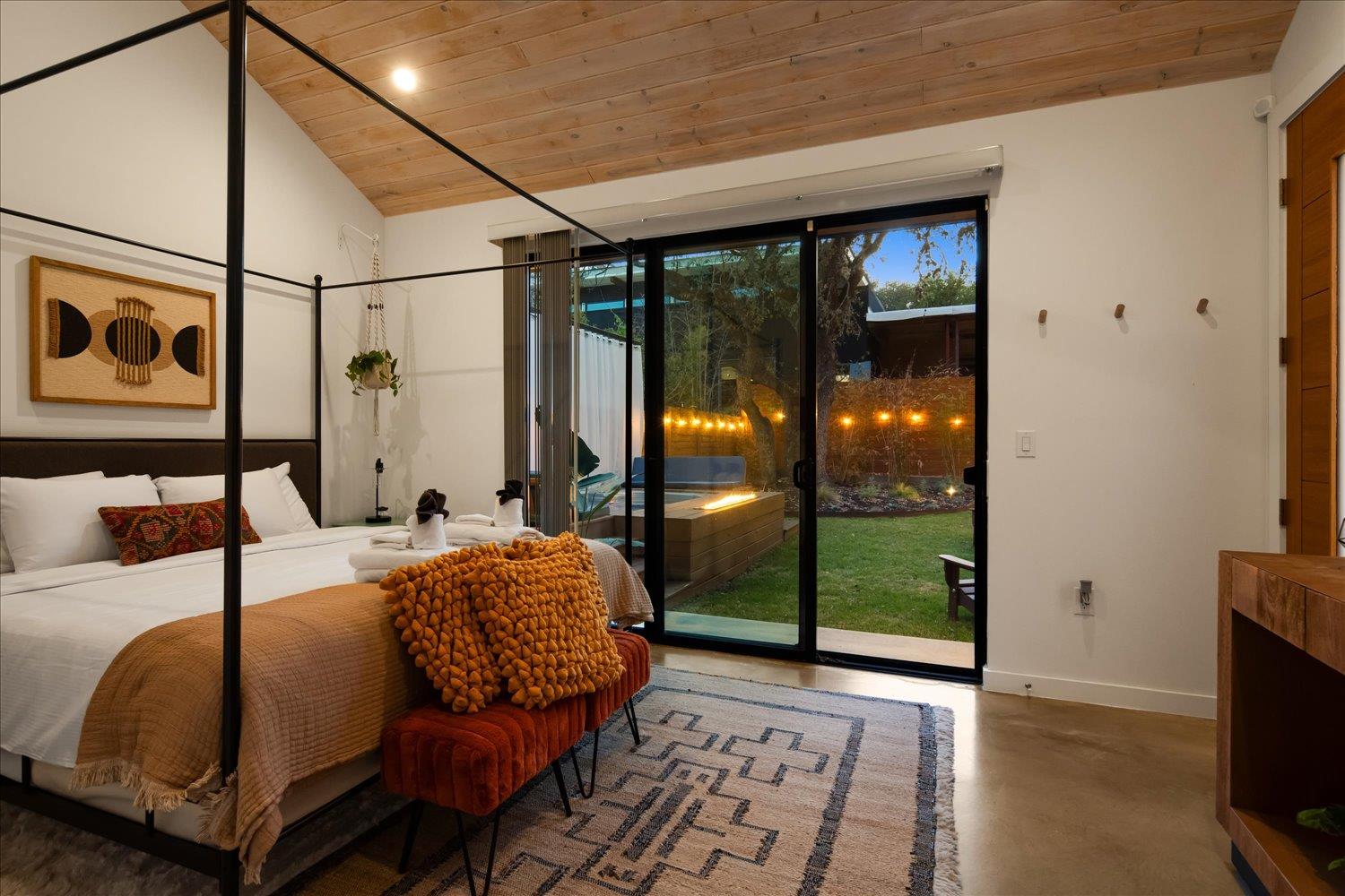 2214 S 3rd St # B, Austin, TX 78704