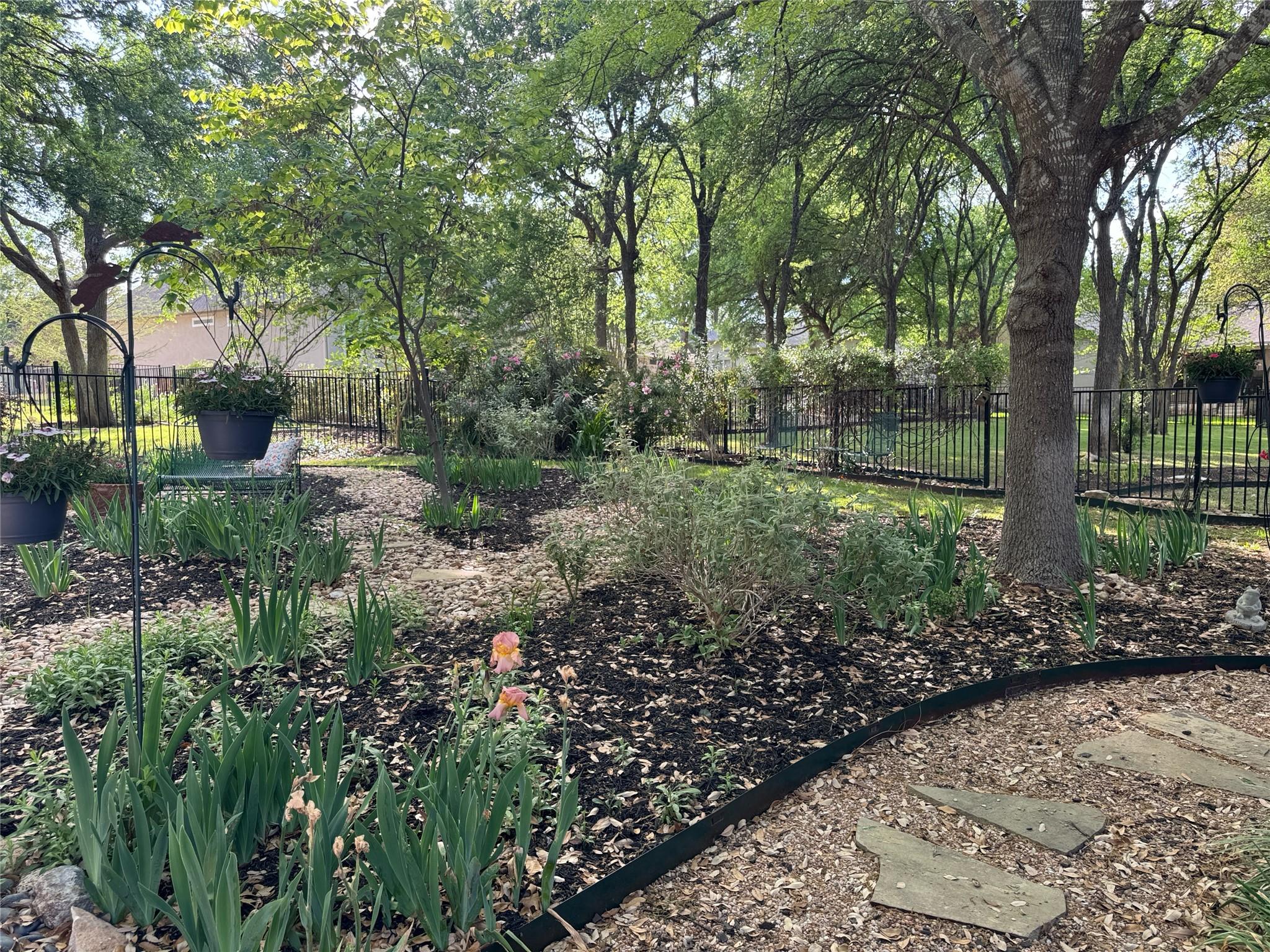 290 Whispering Wind Dr, Georgetown, TX 78633