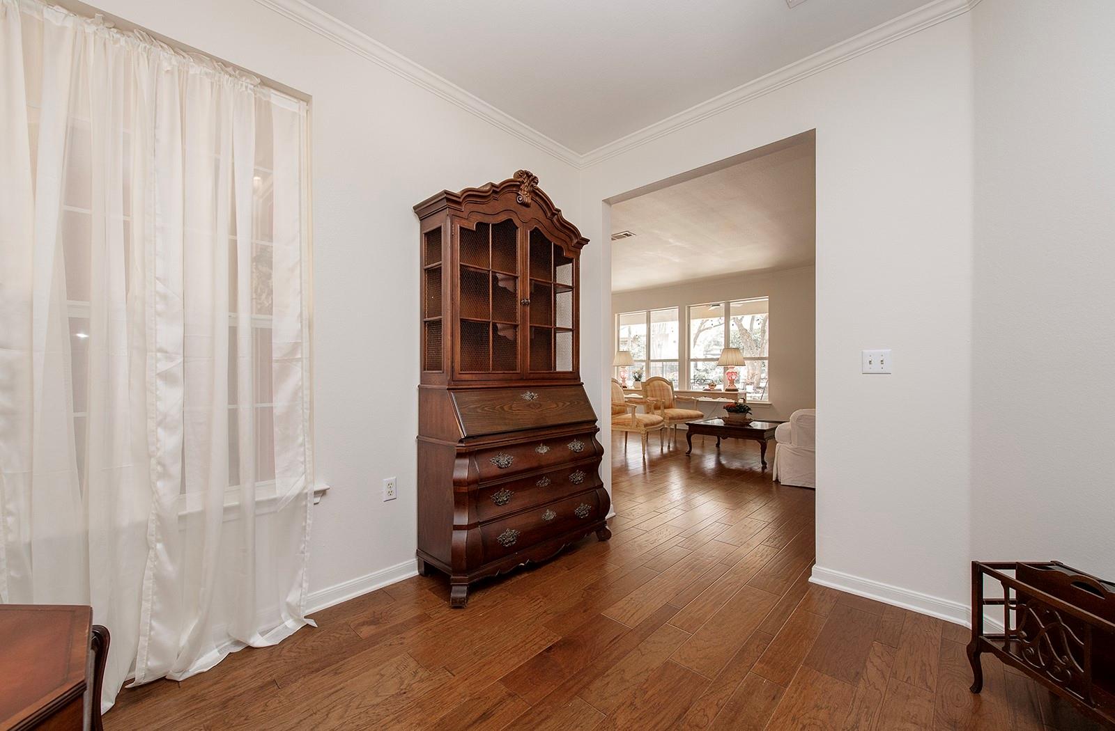 290 Whispering Wind Dr, Georgetown, TX 78633