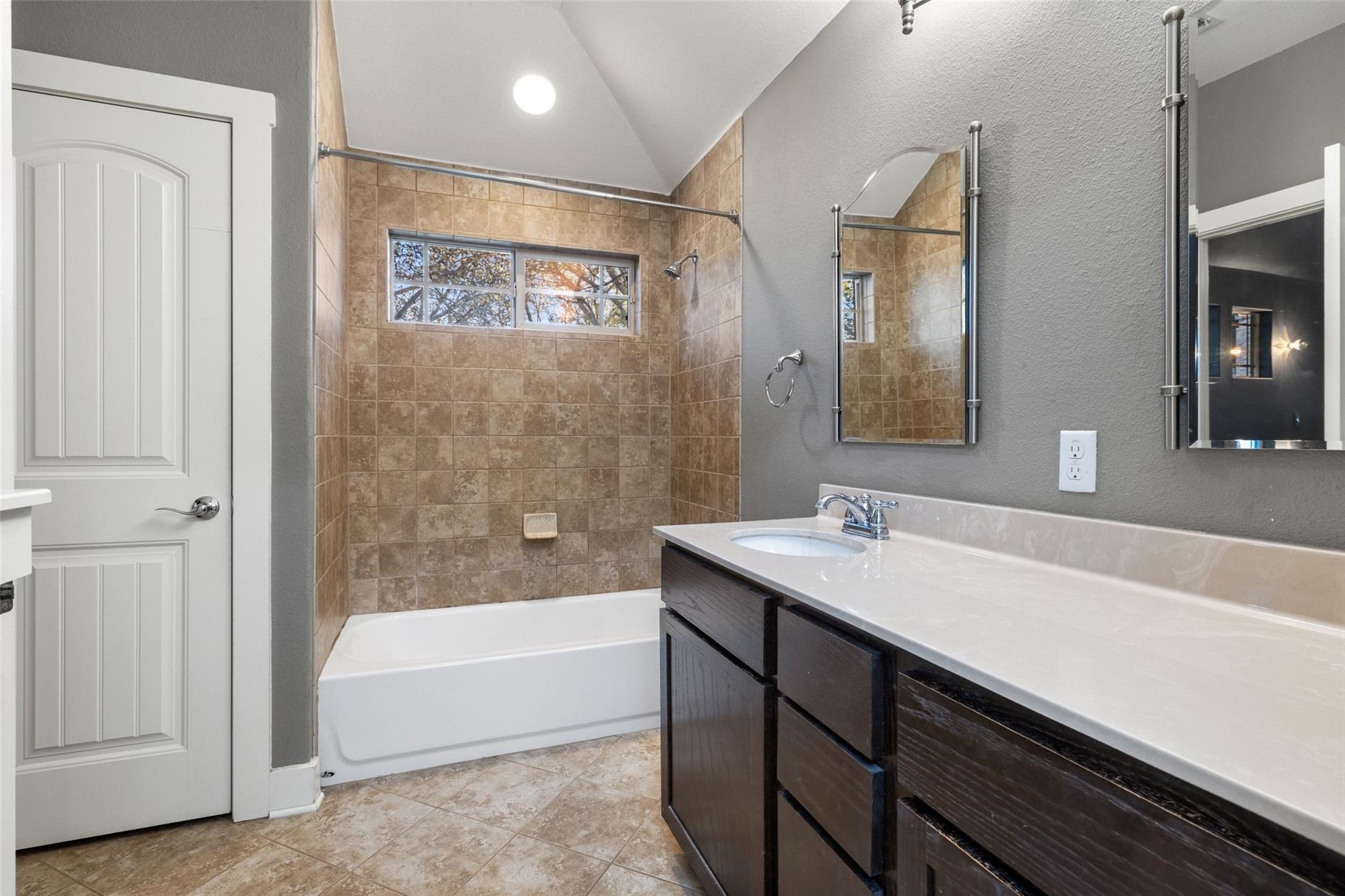 7000 Bay City Bnd, Austin, TX 78725