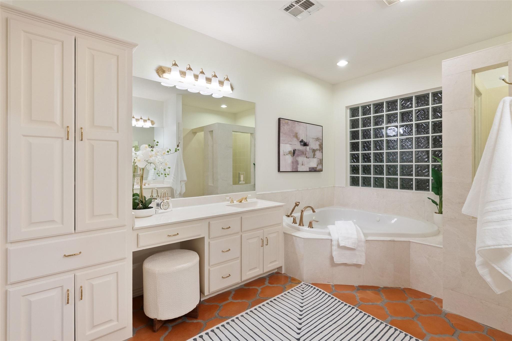 213 El Rio Dr, Lakeway, TX 78734