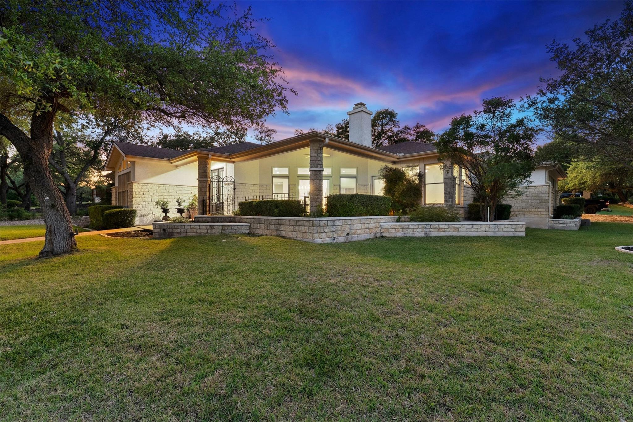 213 El Rio Dr, Lakeway, TX 78734