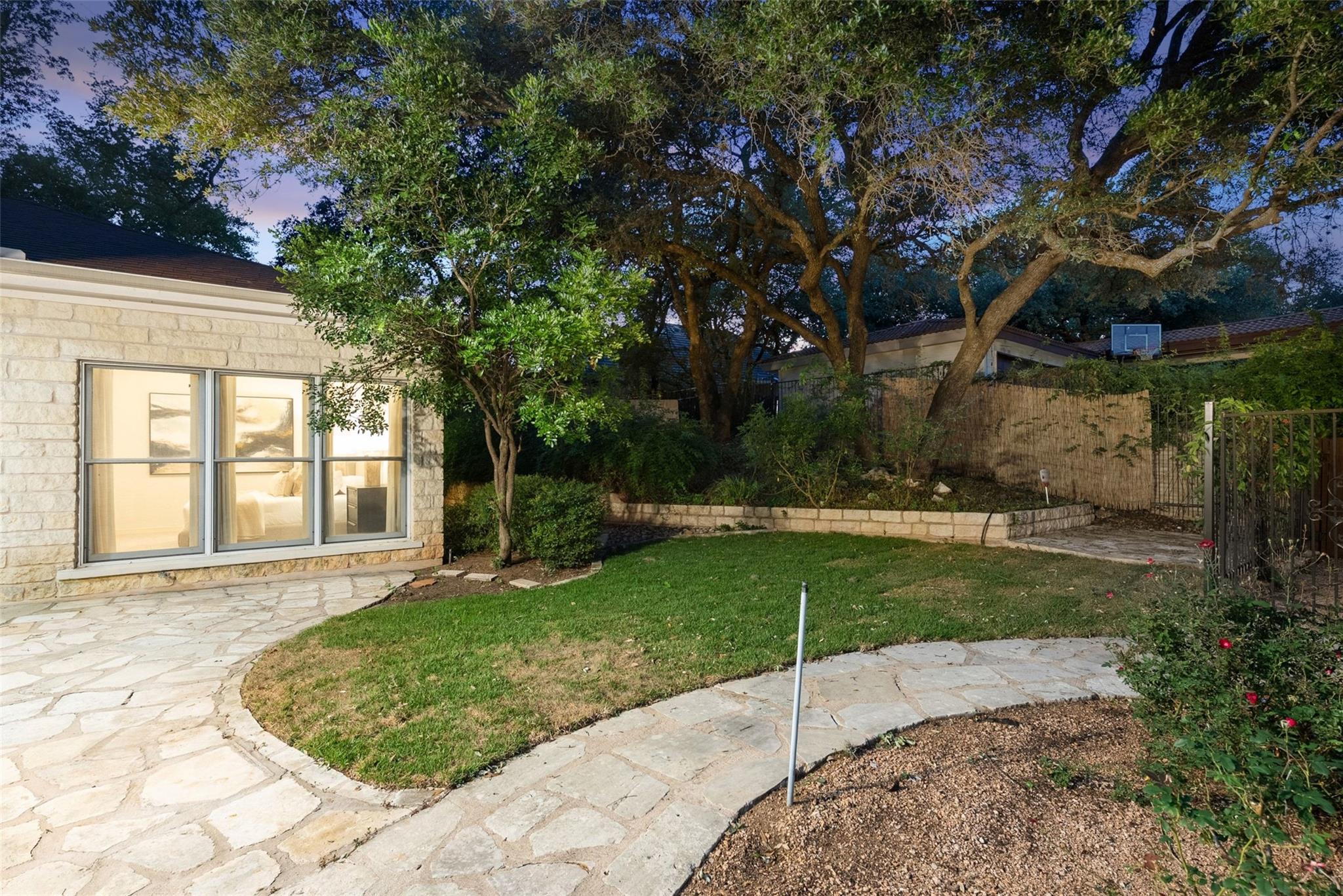 213 El Rio Dr, Lakeway, TX 78734