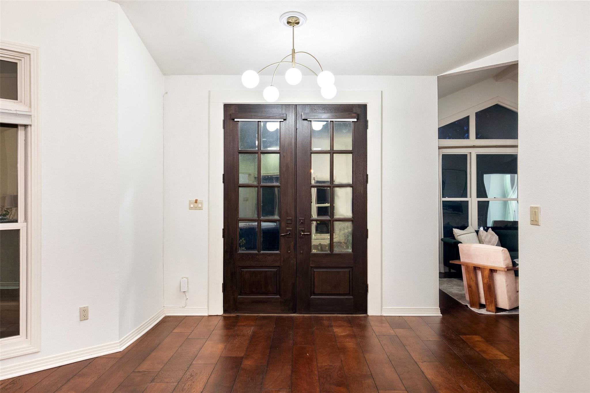 213 El Rio Dr, Lakeway, TX 78734
