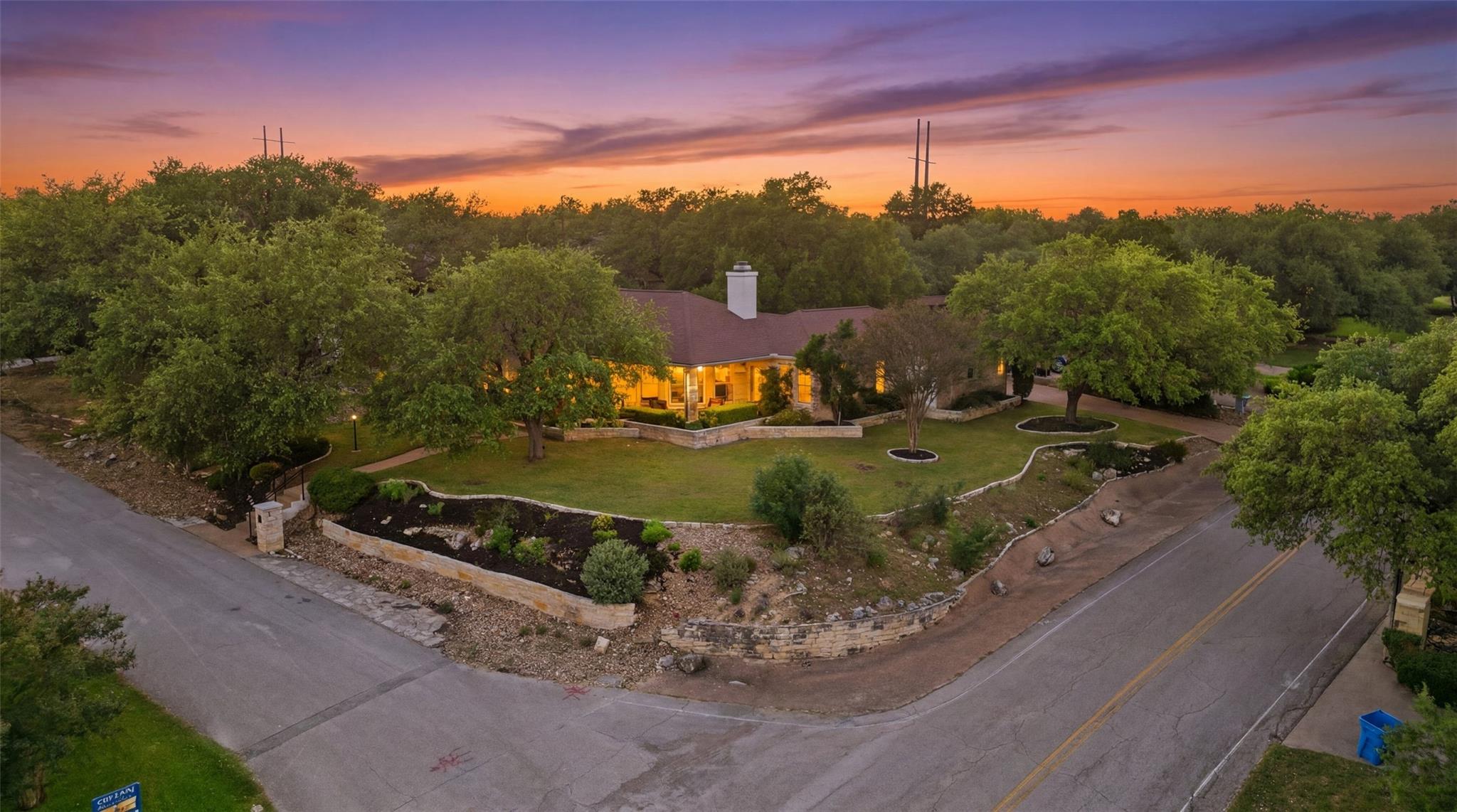 213 El Rio Dr, Lakeway, TX 78734