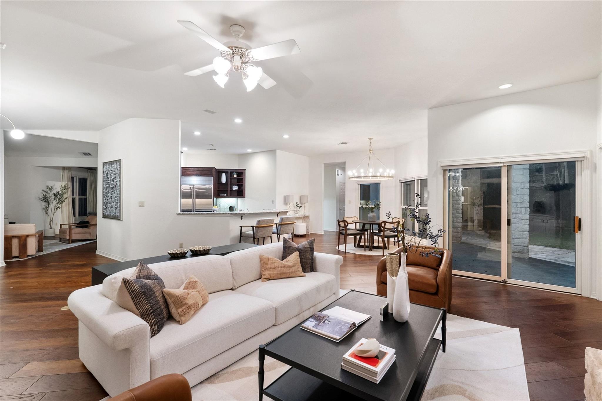 213 El Rio Dr, Lakeway, TX 78734