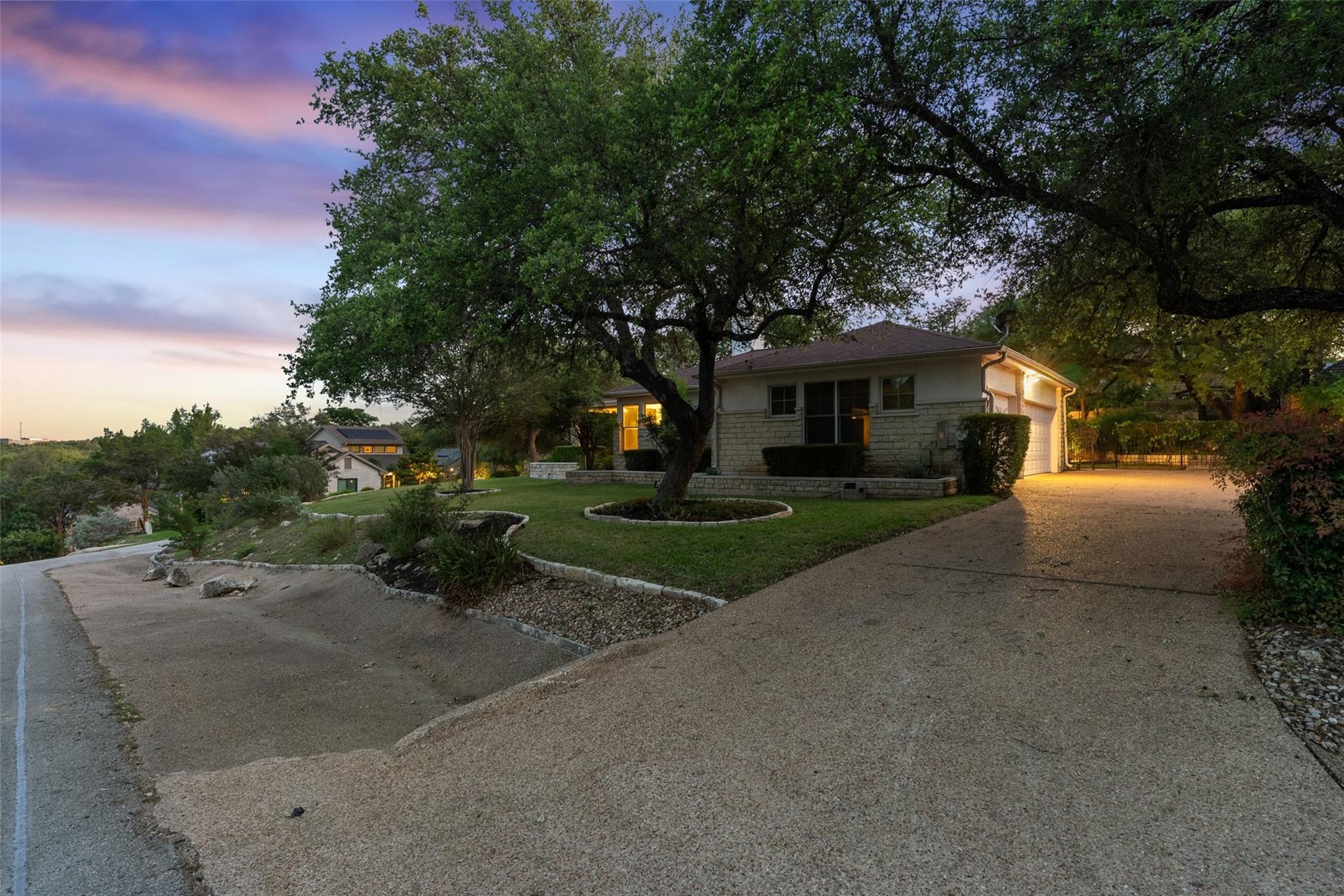 213 El Rio Dr, Lakeway, TX 78734
