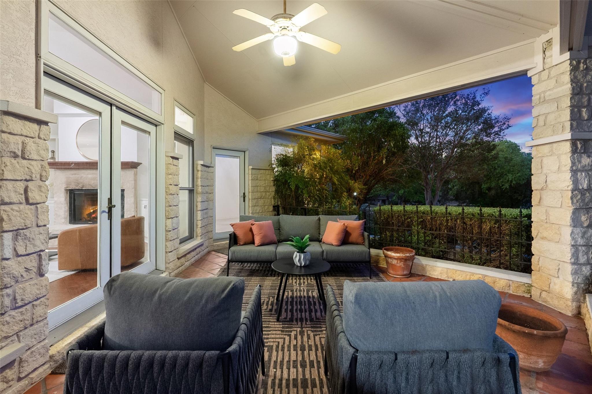 213 El Rio Dr, Lakeway, TX 78734