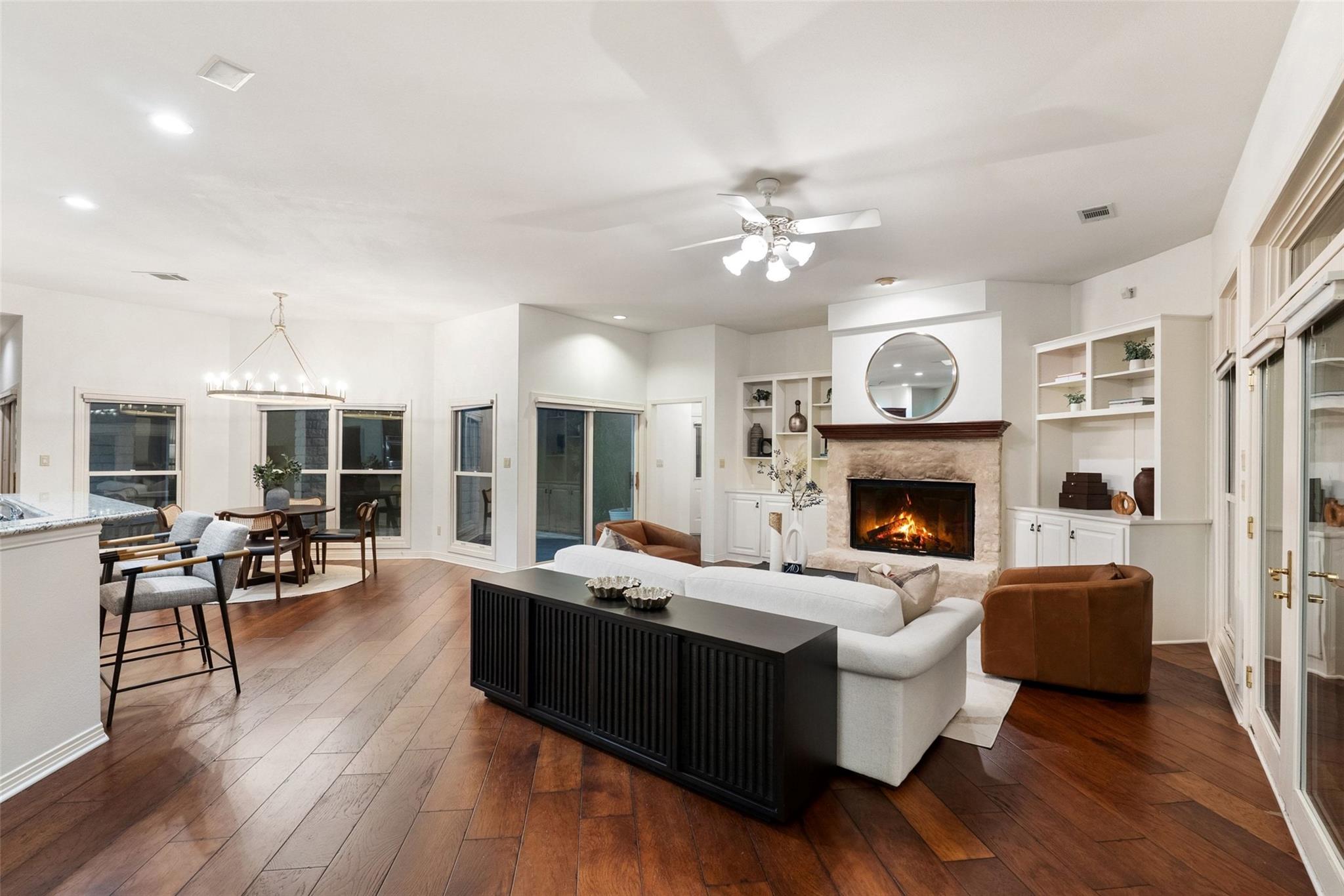 213 El Rio Dr, Lakeway, TX 78734