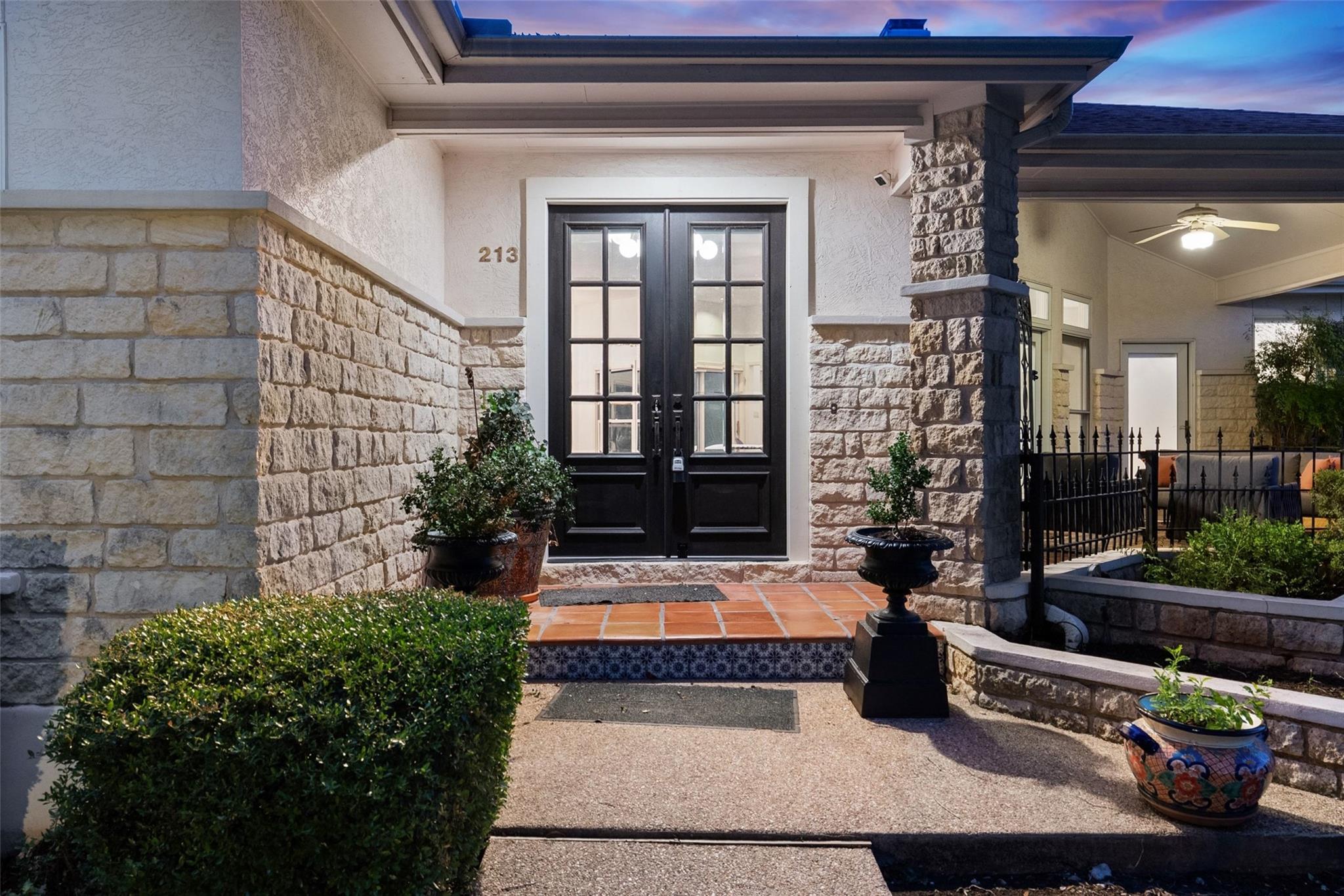 213 El Rio Dr, Lakeway, TX 78734