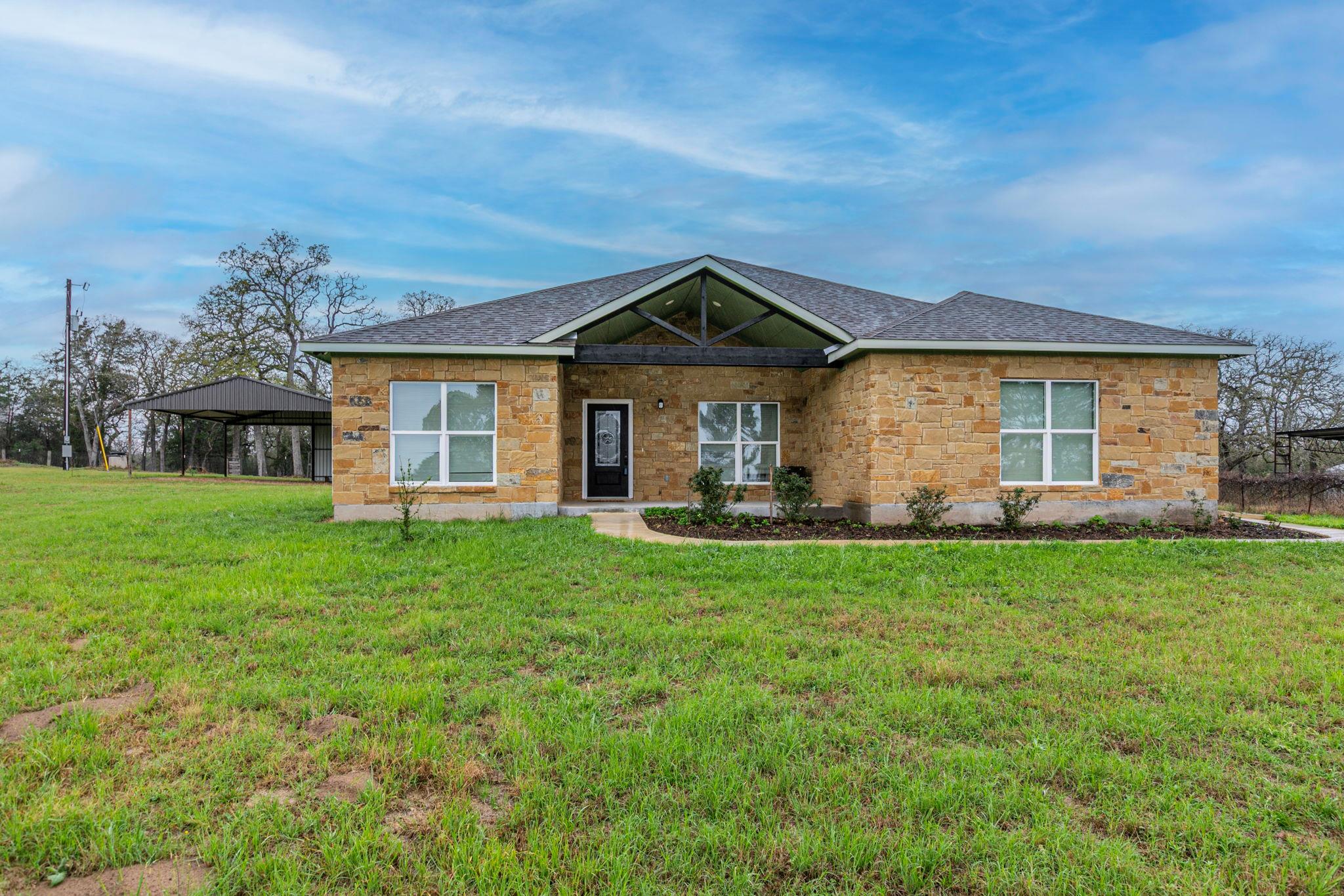 1597 County Road 314, Lexington, TX 78947