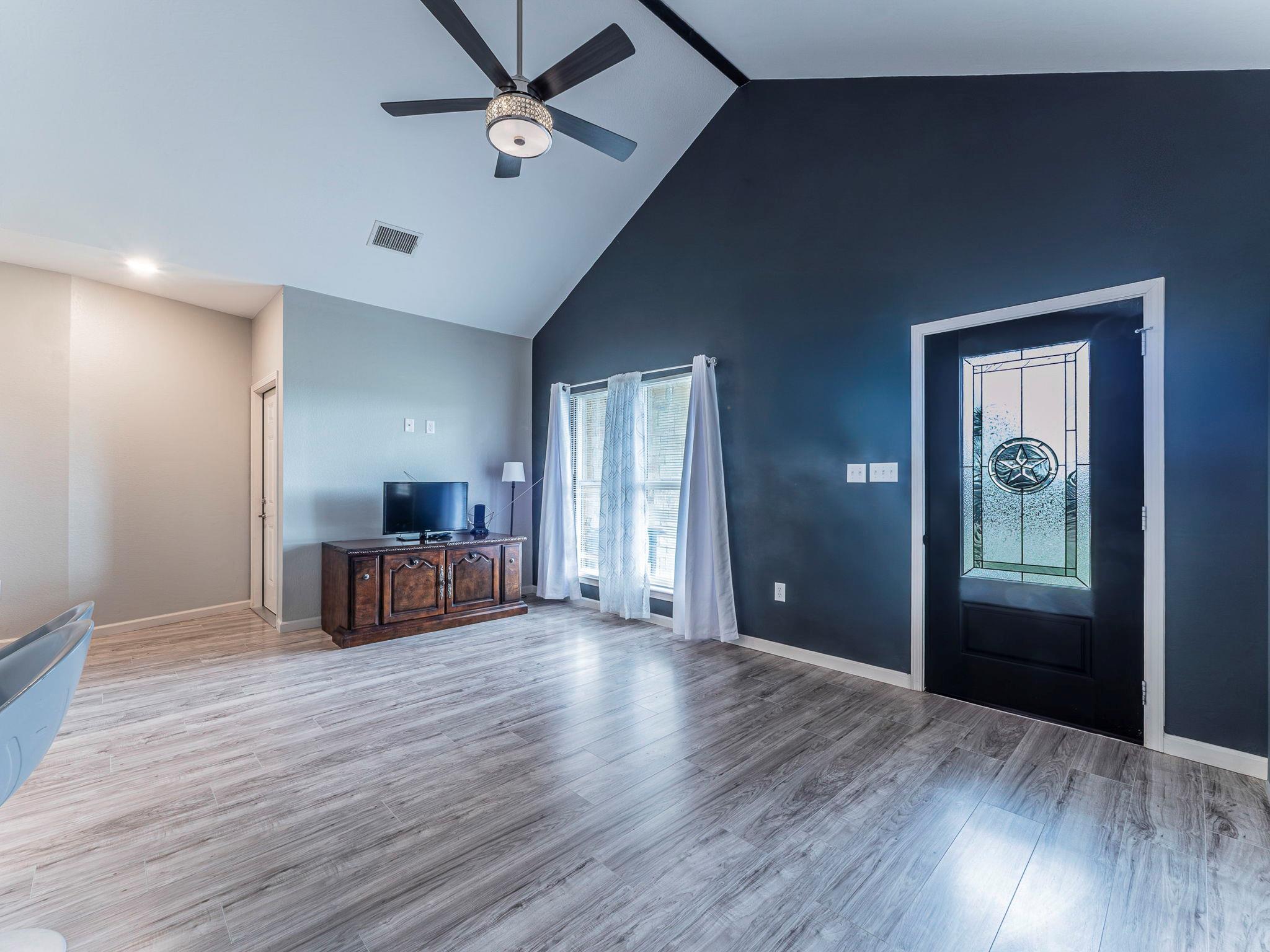 1597 County Road 314, Lexington, TX 78947