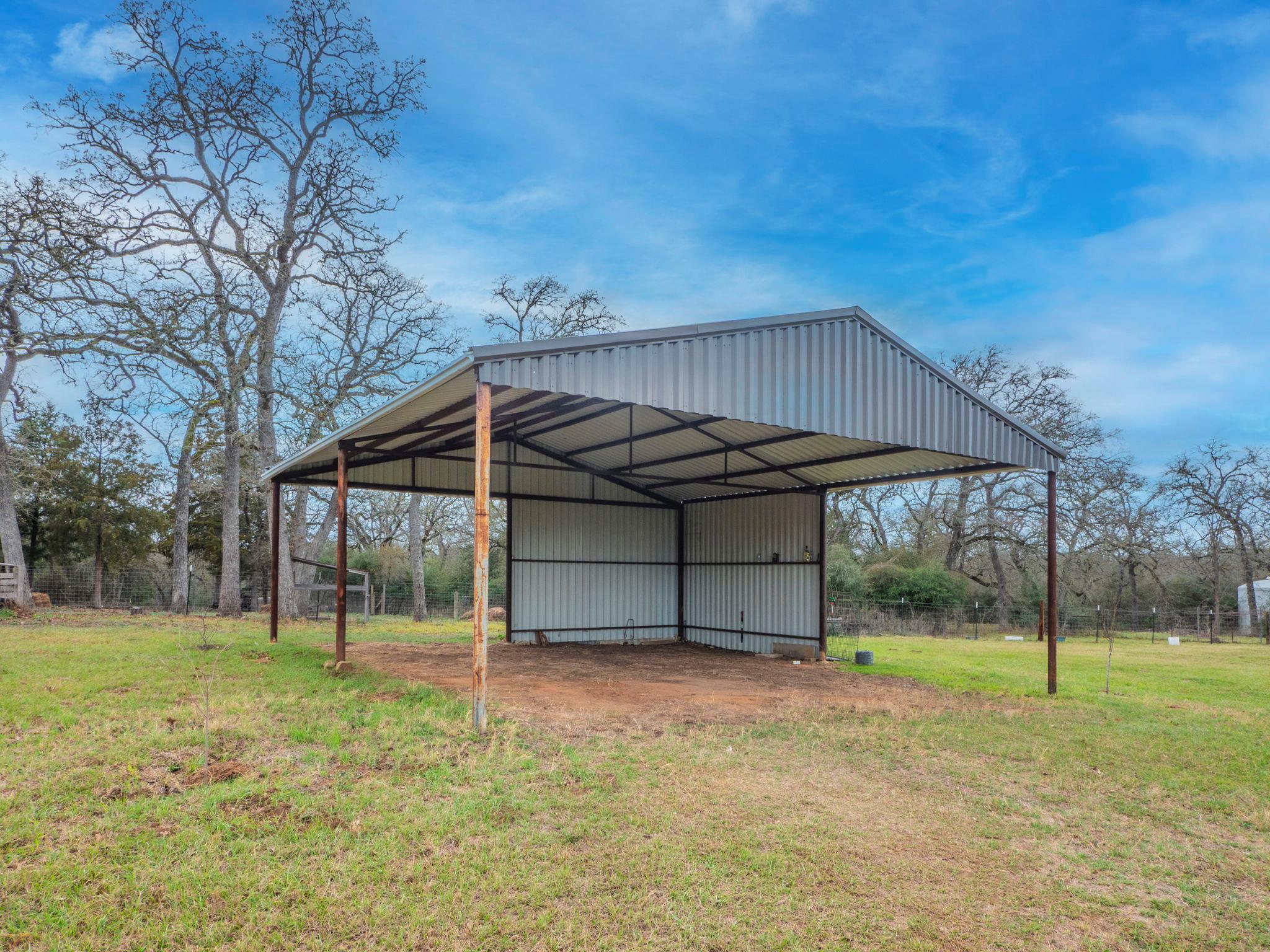 1597 County Road 314, Lexington, TX 78947