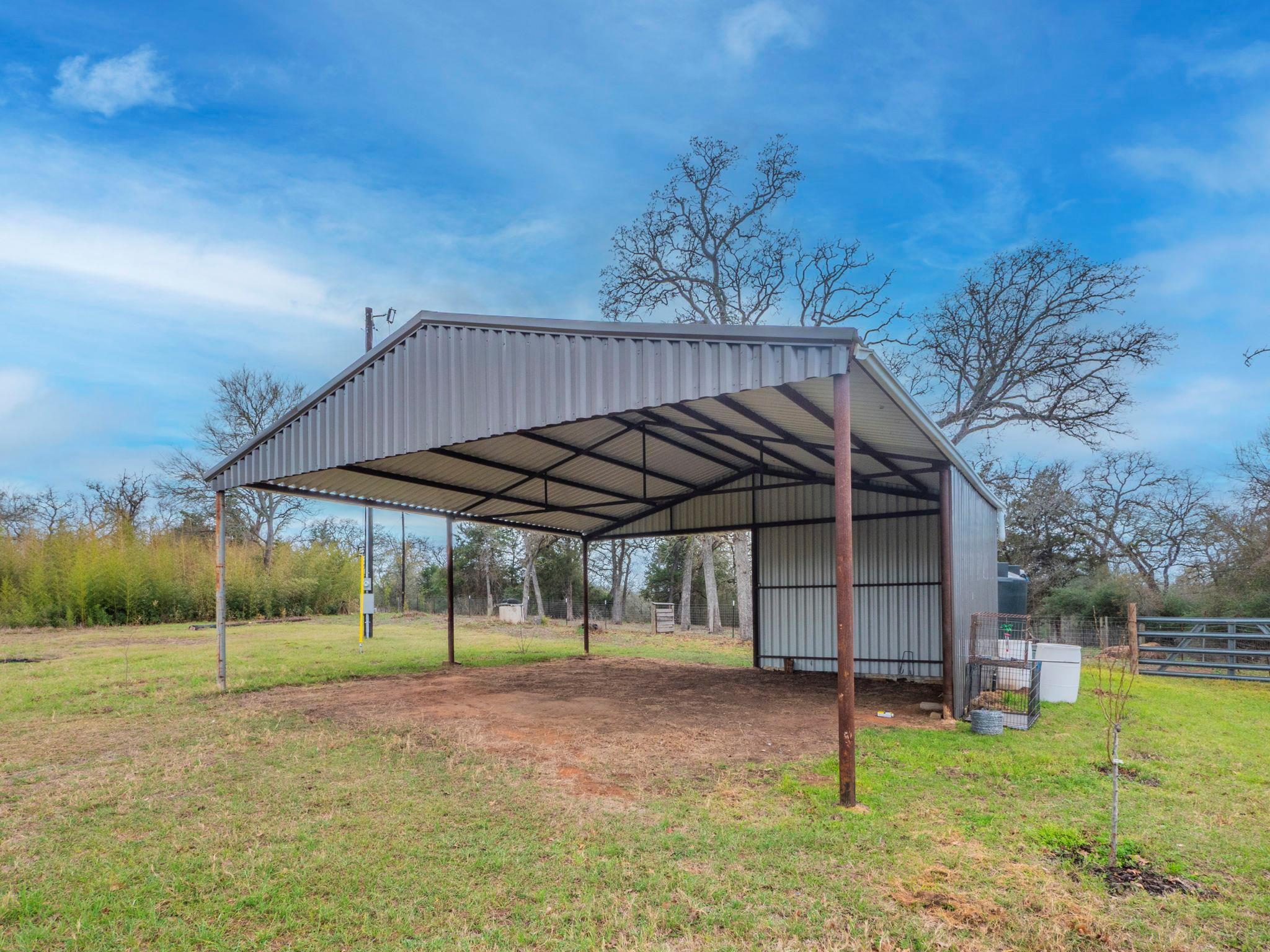 1597 County Road 314, Lexington, TX 78947