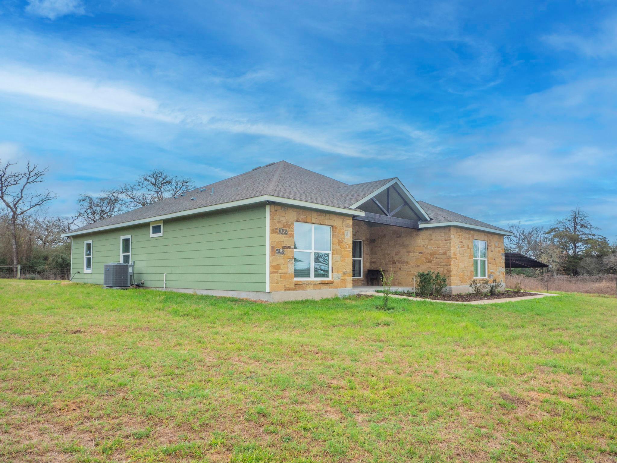1597 County Road 314, Lexington, TX 78947