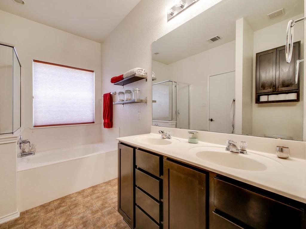 1013 Oatmeal Dr, Pflugerville, TX 78660